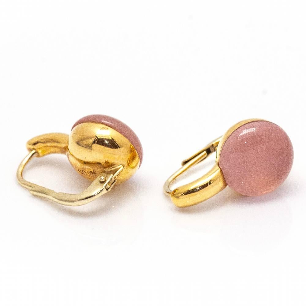 Designer earrings in Yellow Gold and 2x Rose Quartz for women : Monacale clasp : 18kt Yellow Gold : 12,25 grams : Measures: Length 2cm, Width 1,2cm : Brand new product : Ref.D361624UZ
