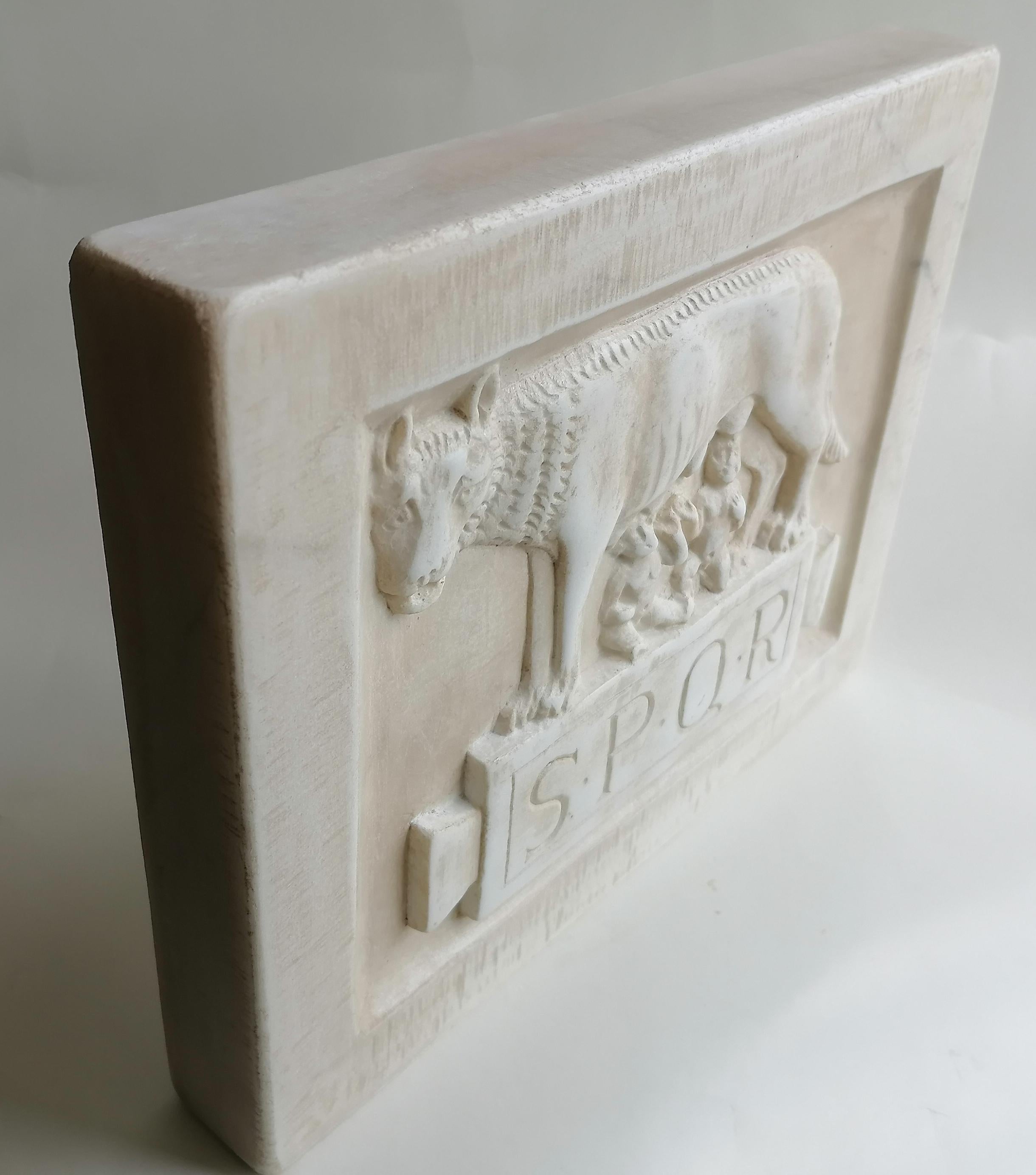 Fatto a mano Rilievo scolpito su marmo bianco Carrara_Lupa capitolina -made in Italy
