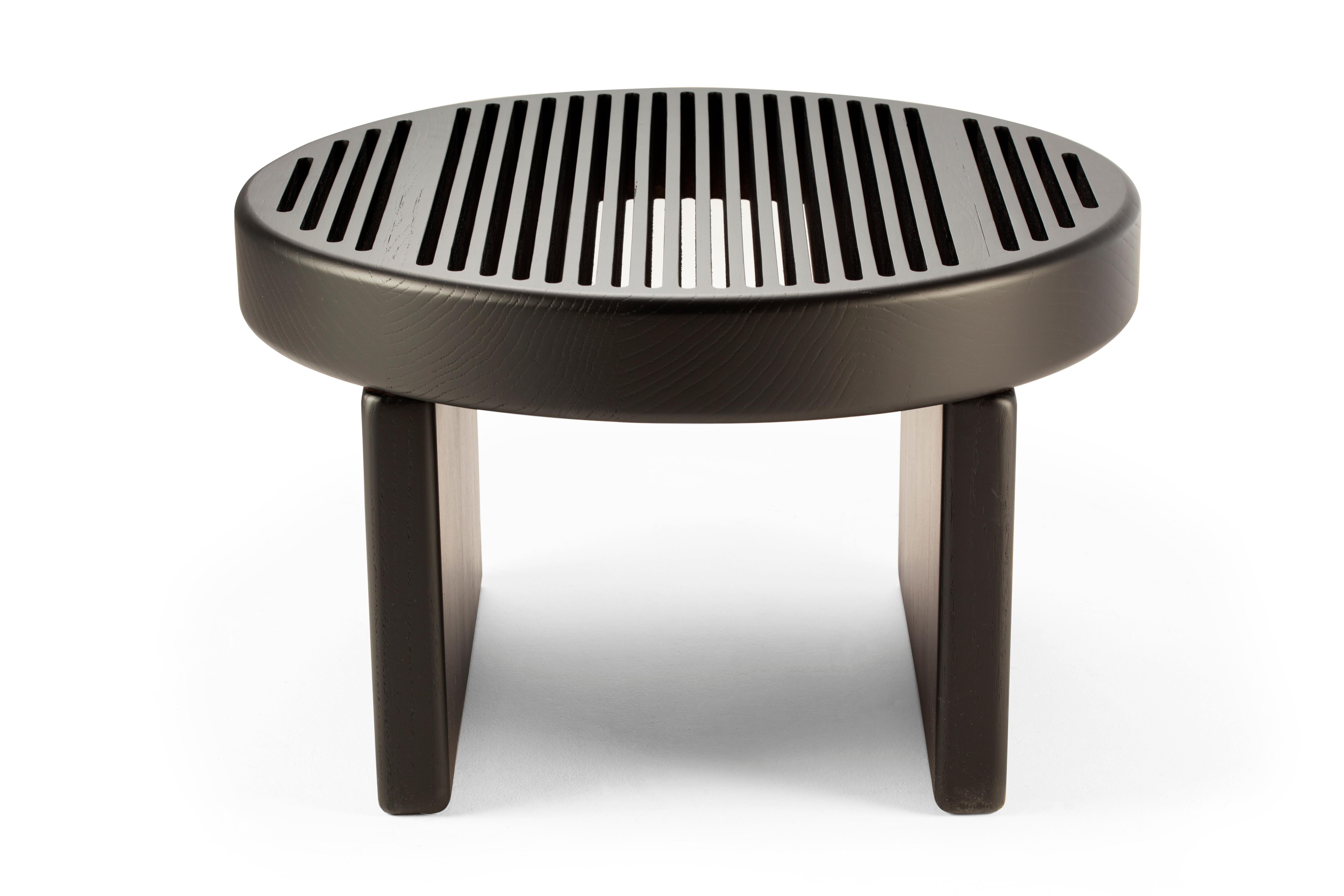 Zeitgenössischer moderner Rillo-Hoher Tisch von Sammler Studio im Angebot 1