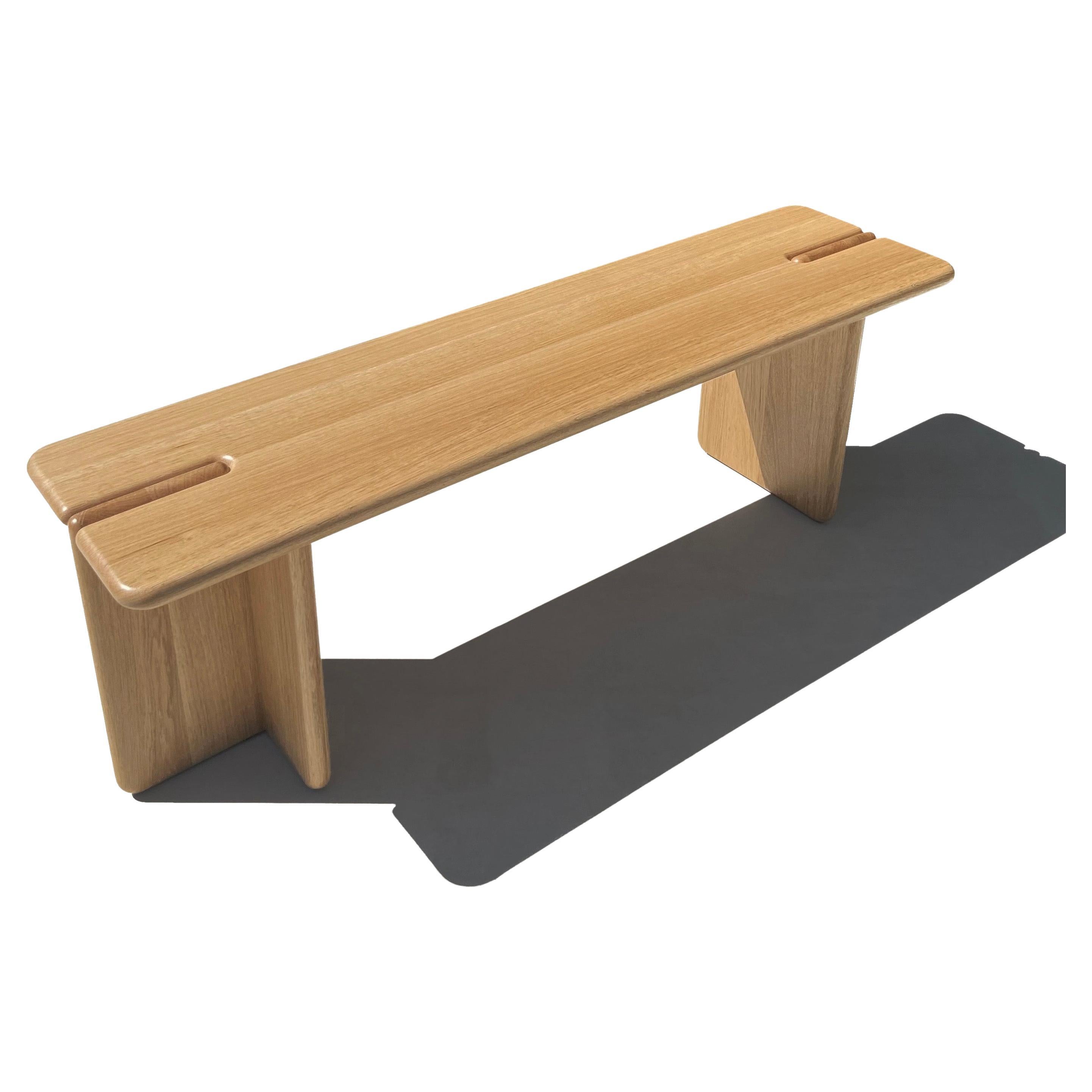 Banc Rima, banquette contemporaine sculpturale minimaliste en chêne en vente