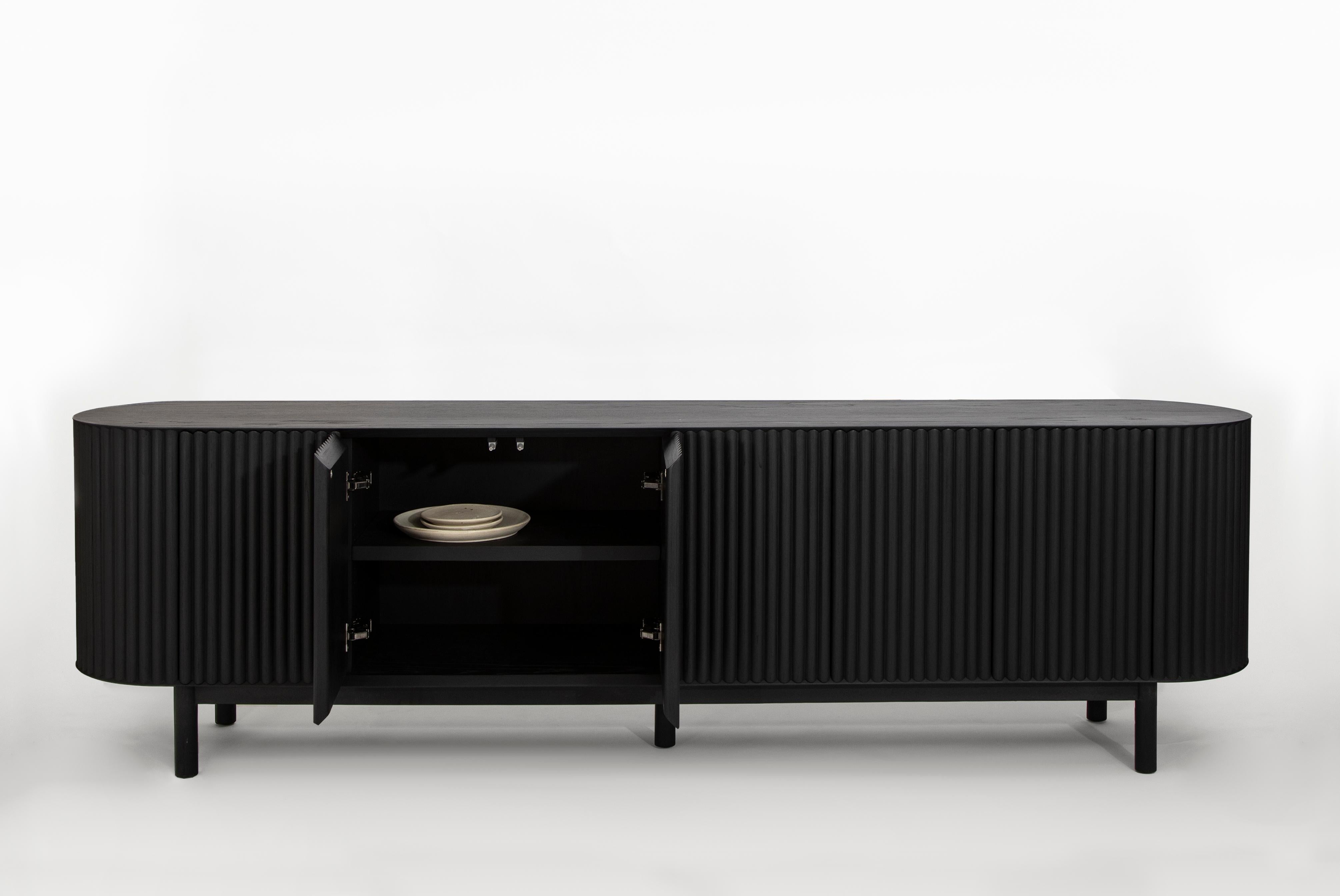 Tornito Credenza RIMA,  2,5M Legno massiccio di quercia nera in vendita