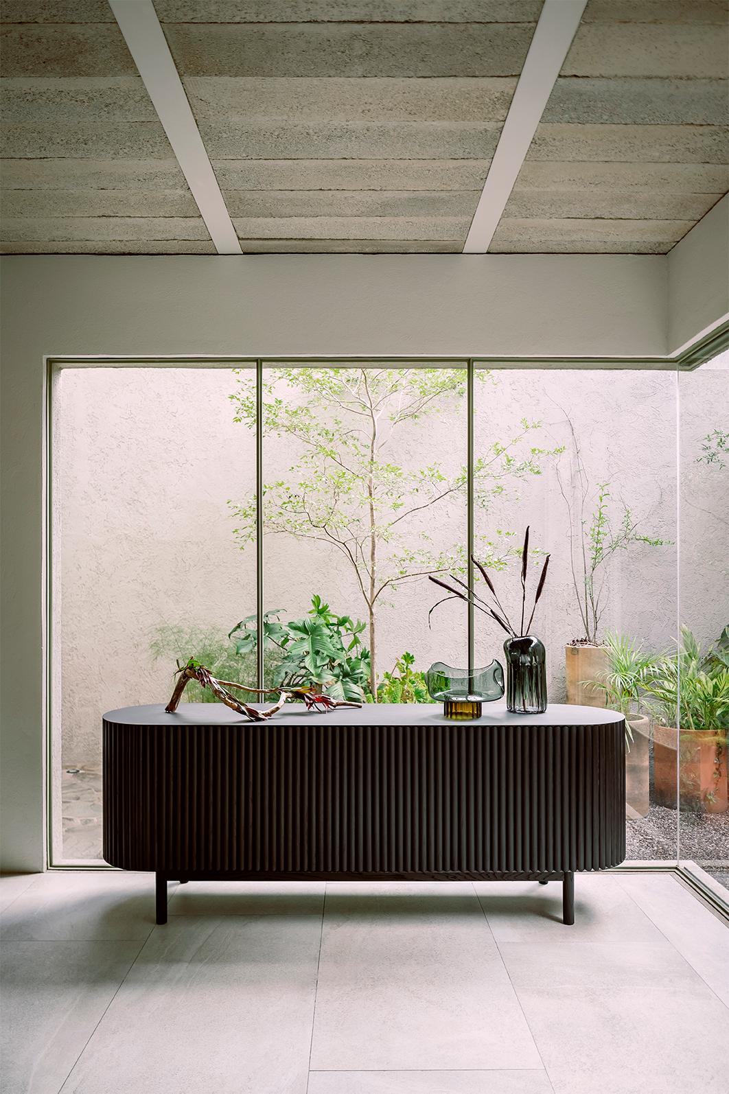 RIMA Credenza, 2M Solid Black Finished Oak Wood en vente 1