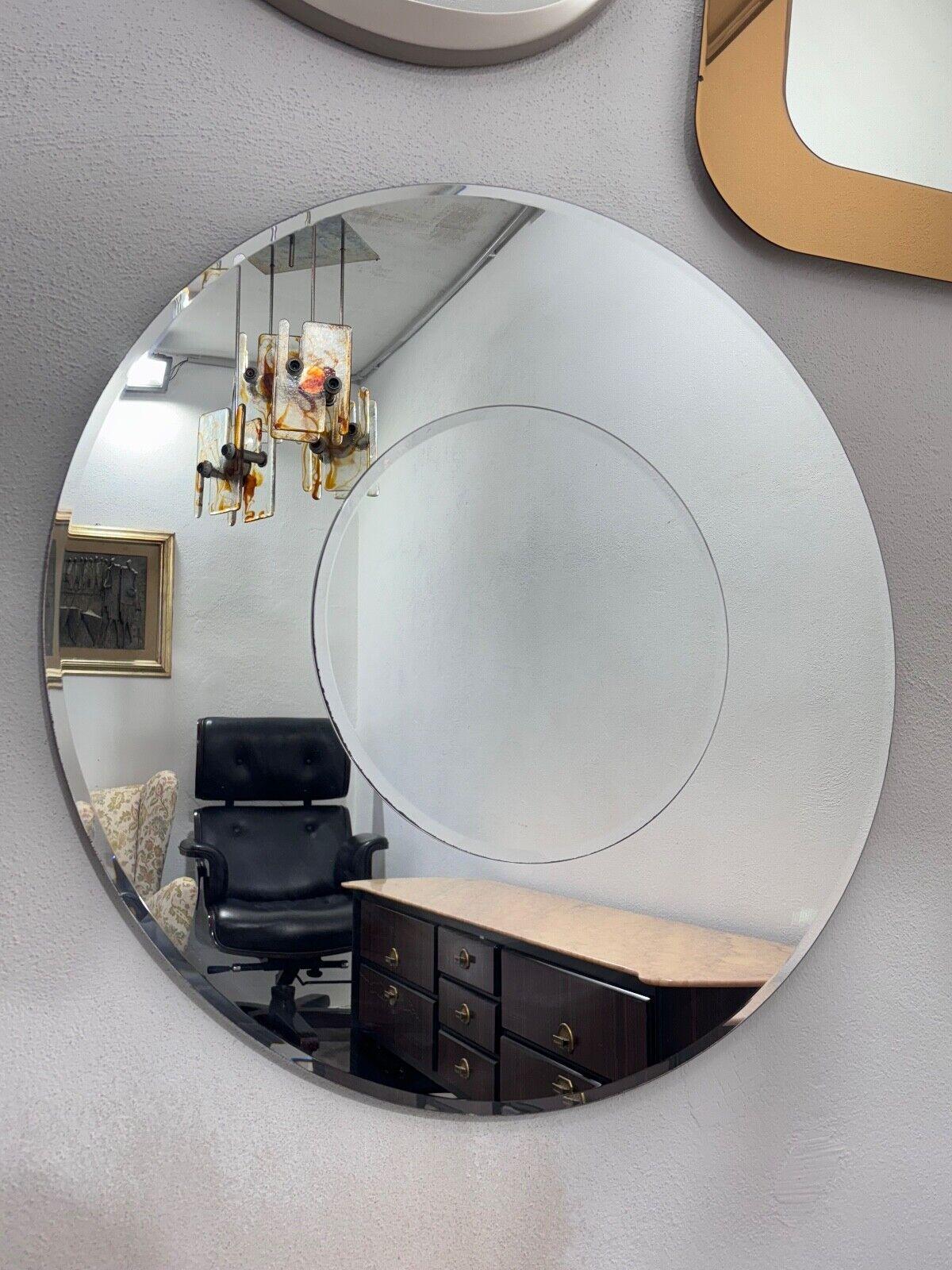 Wall mirror , Rimadesio production, sticker present on the back
in excellent conservative condition, no cosmetic or structural defects to report, only slight and obvious signs of time. ( see photo)

diameter 100cm