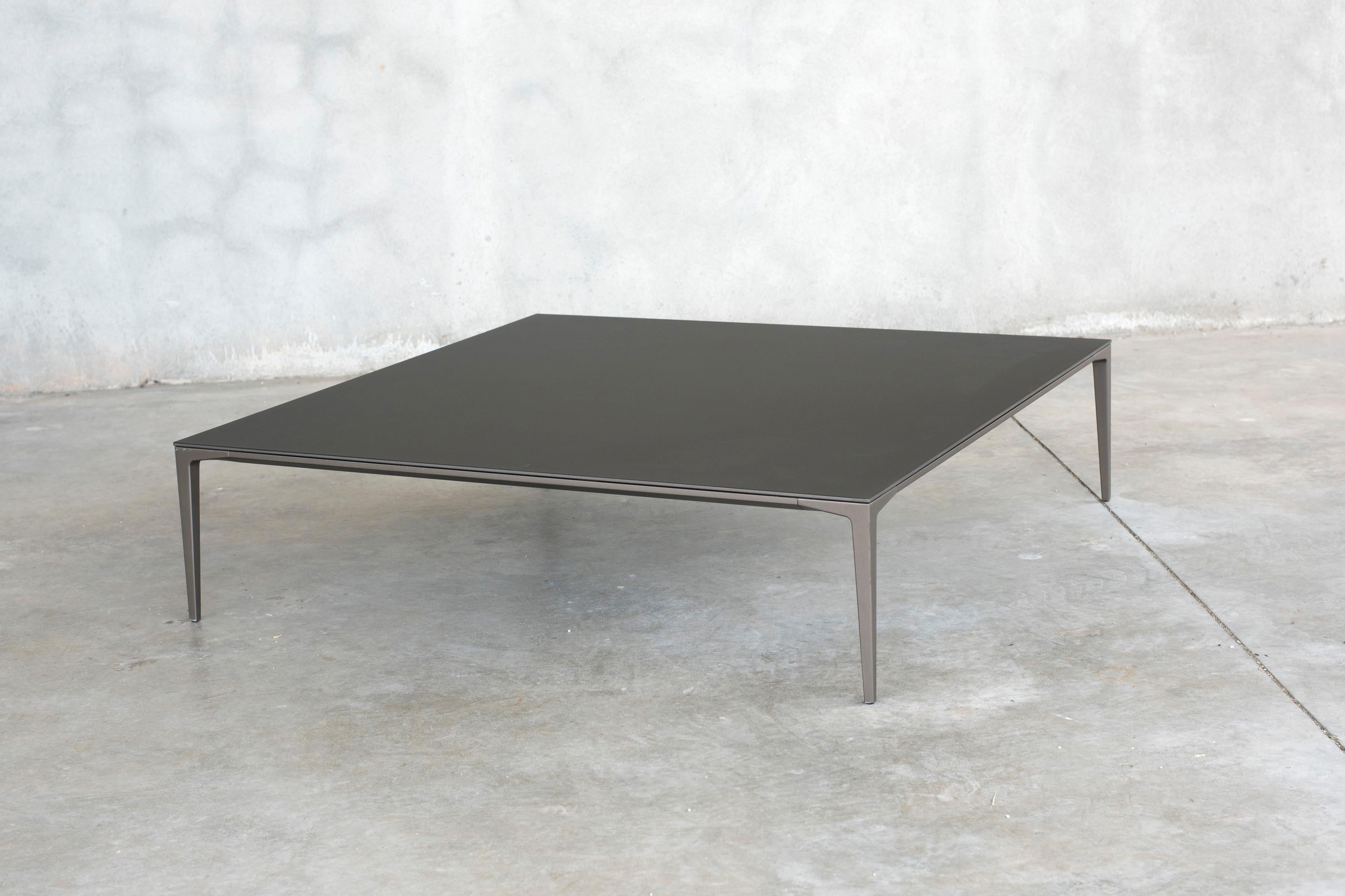 Tray Model Coffee table by Rimadesio made in 2020s.
Size 110 x 110 cm, H 28 cm / 43.3 x 43.3 inches, H 11 inches.
Pre-owned but on excellent conditions.
Dark aluminium legs structure and black carbon color top.
A video is available upon request.
 