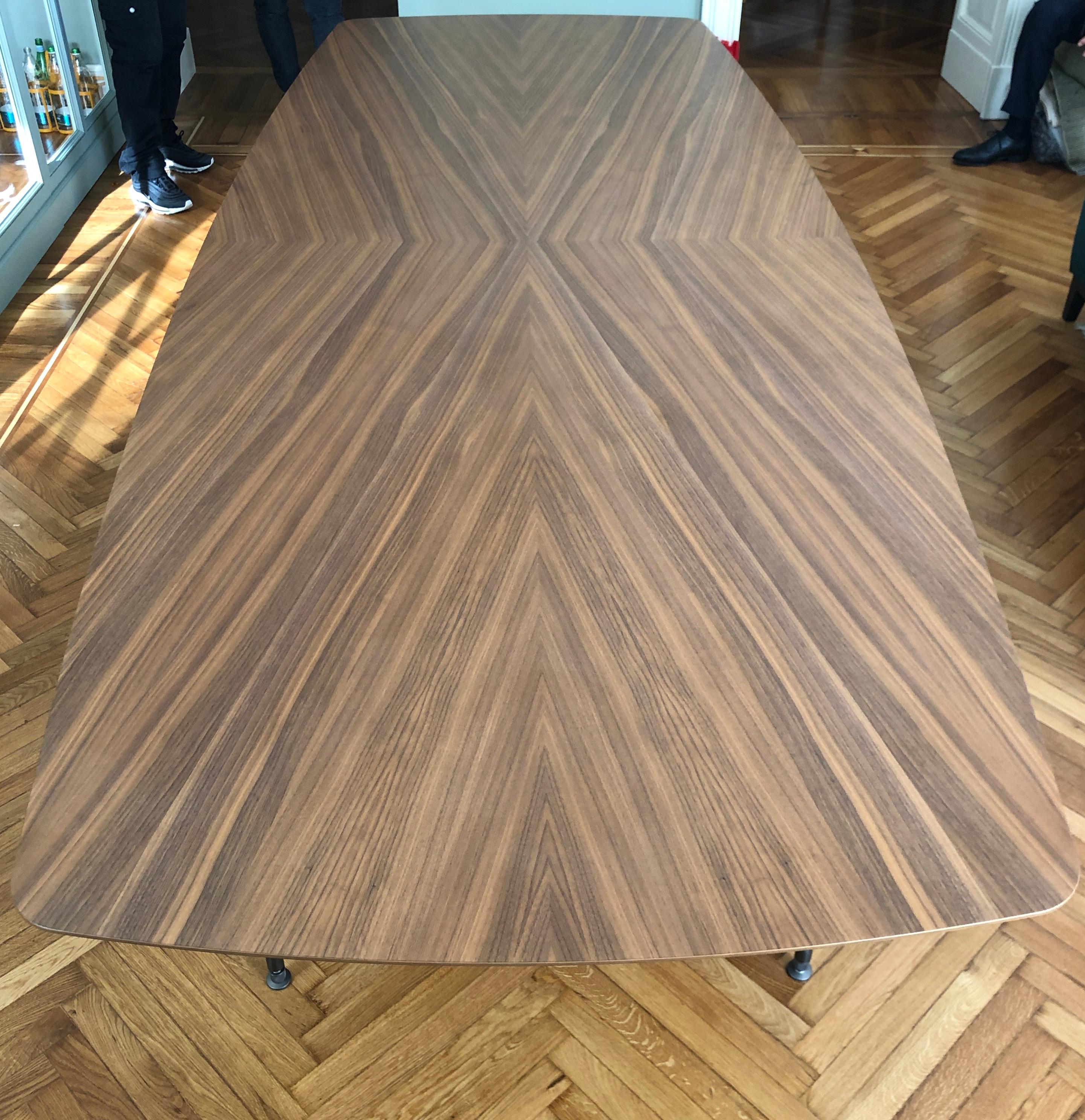 Rimadesio Nussbaum Holzplatte Metall Beinstruktur Iconic Manta Tisch 6