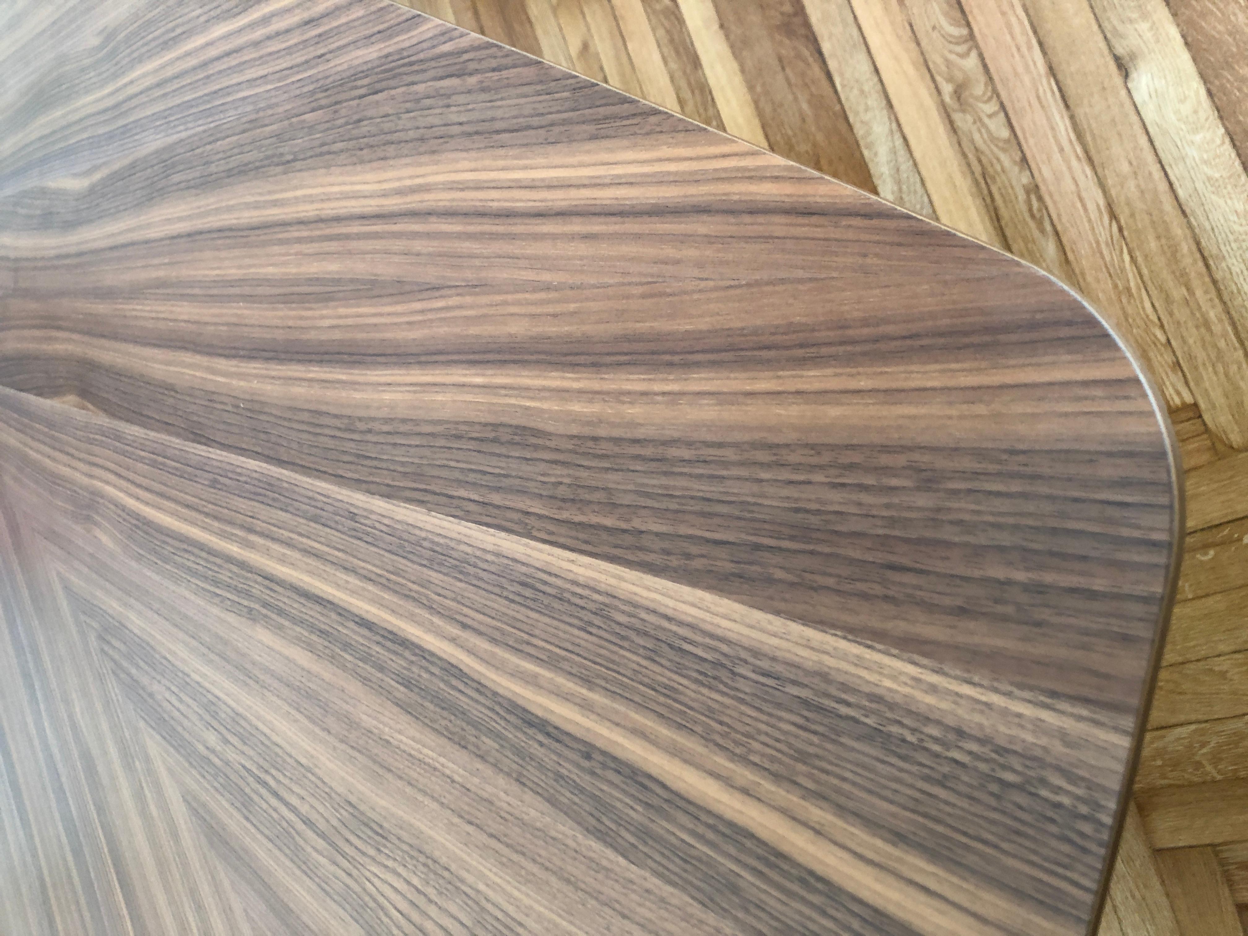 Rimadesio Nussbaum Holzplatte Metall Beinstruktur Iconic Manta Tisch 7