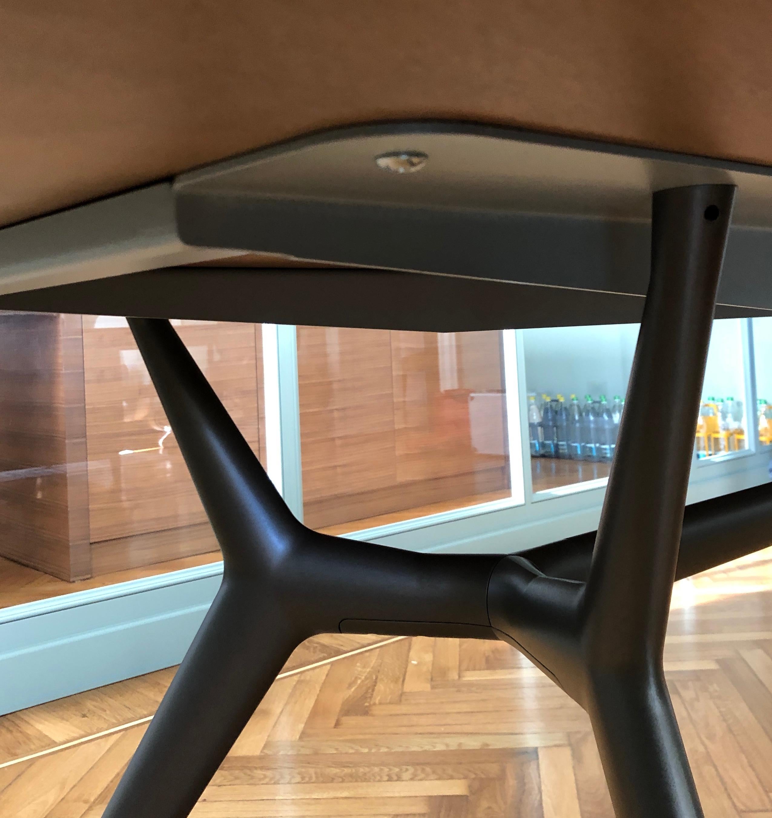 Rimadesio Nussbaum Holzplatte Metall Beinstruktur Iconic Manta Tisch 12