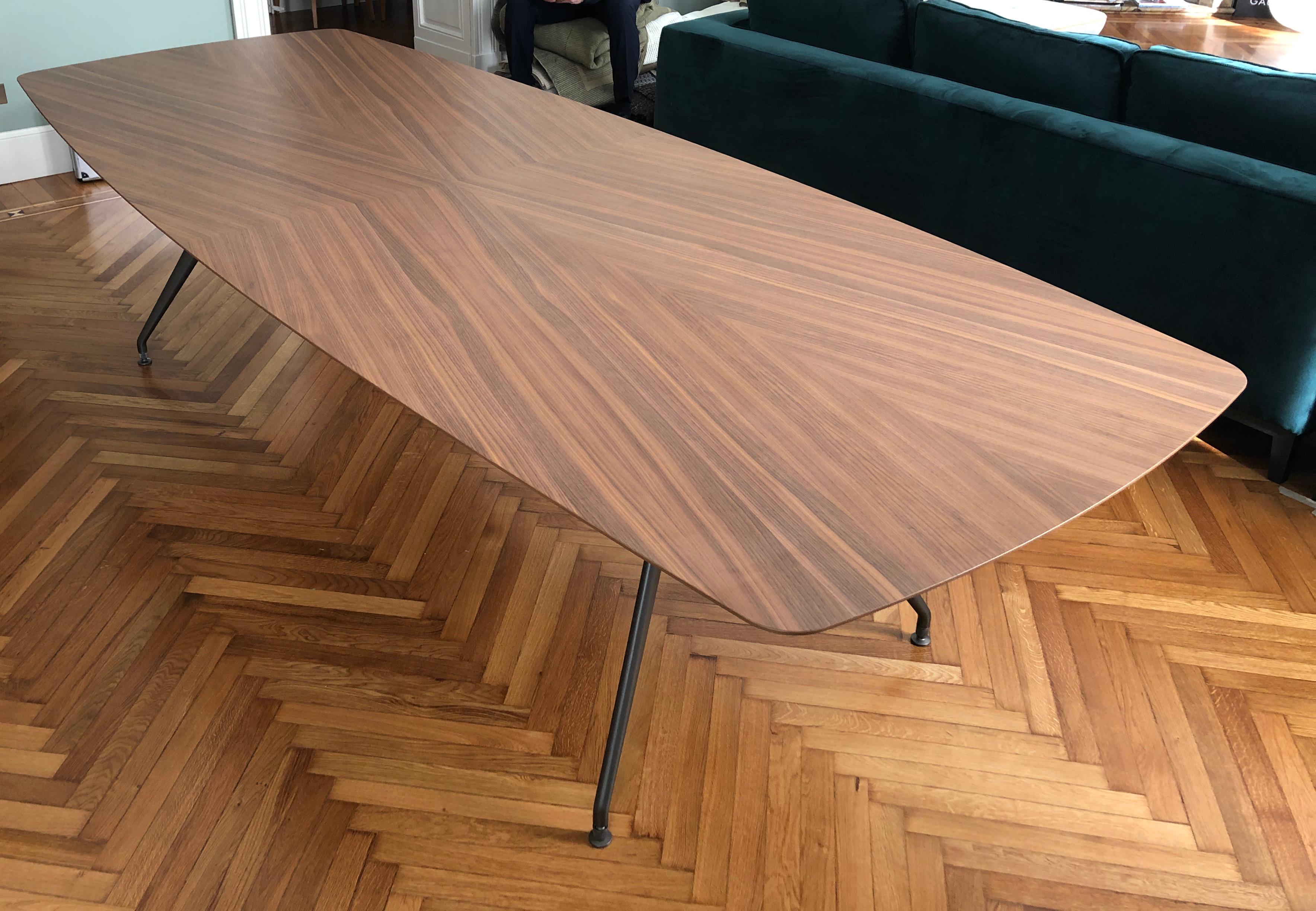Rimadesio Nussbaum Holzplatte Metall Beinstruktur Iconic Manta Tisch 13