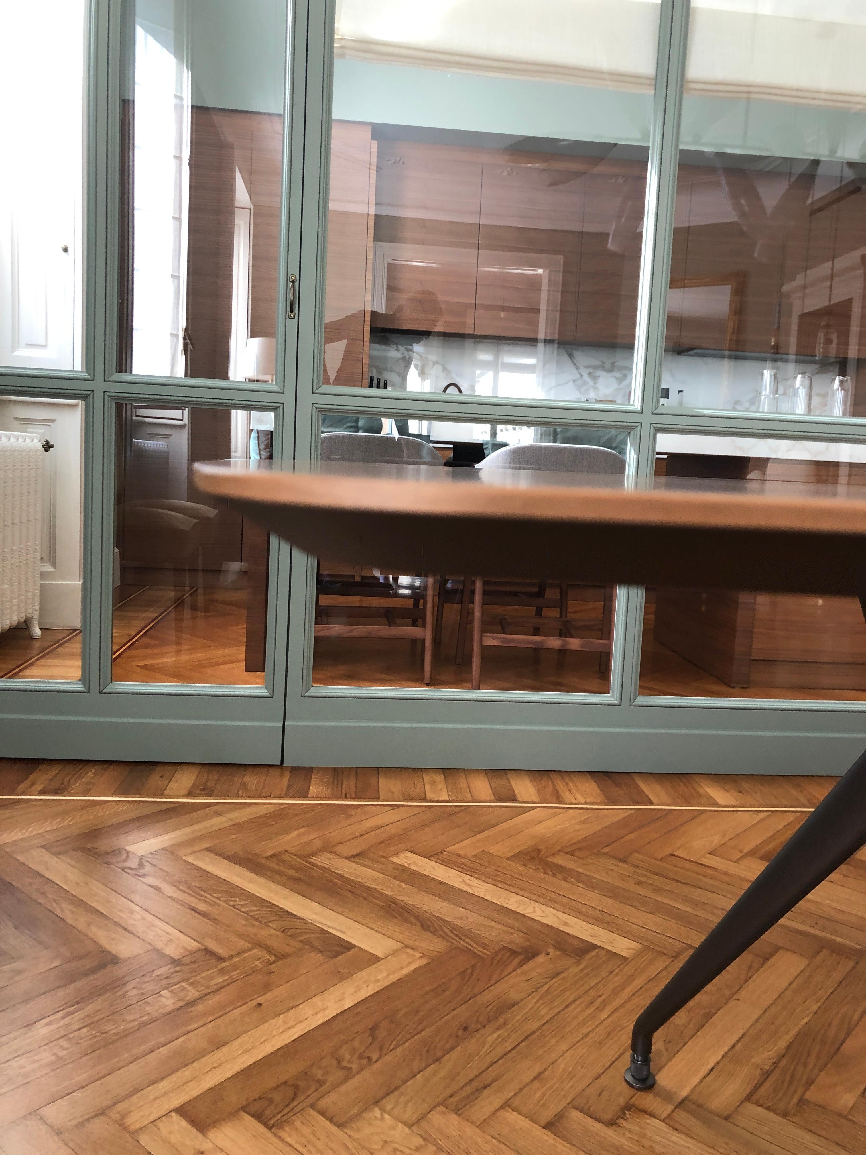 Rimadesio Nussbaum Holzplatte Metall Beinstruktur Iconic Manta Tisch 2