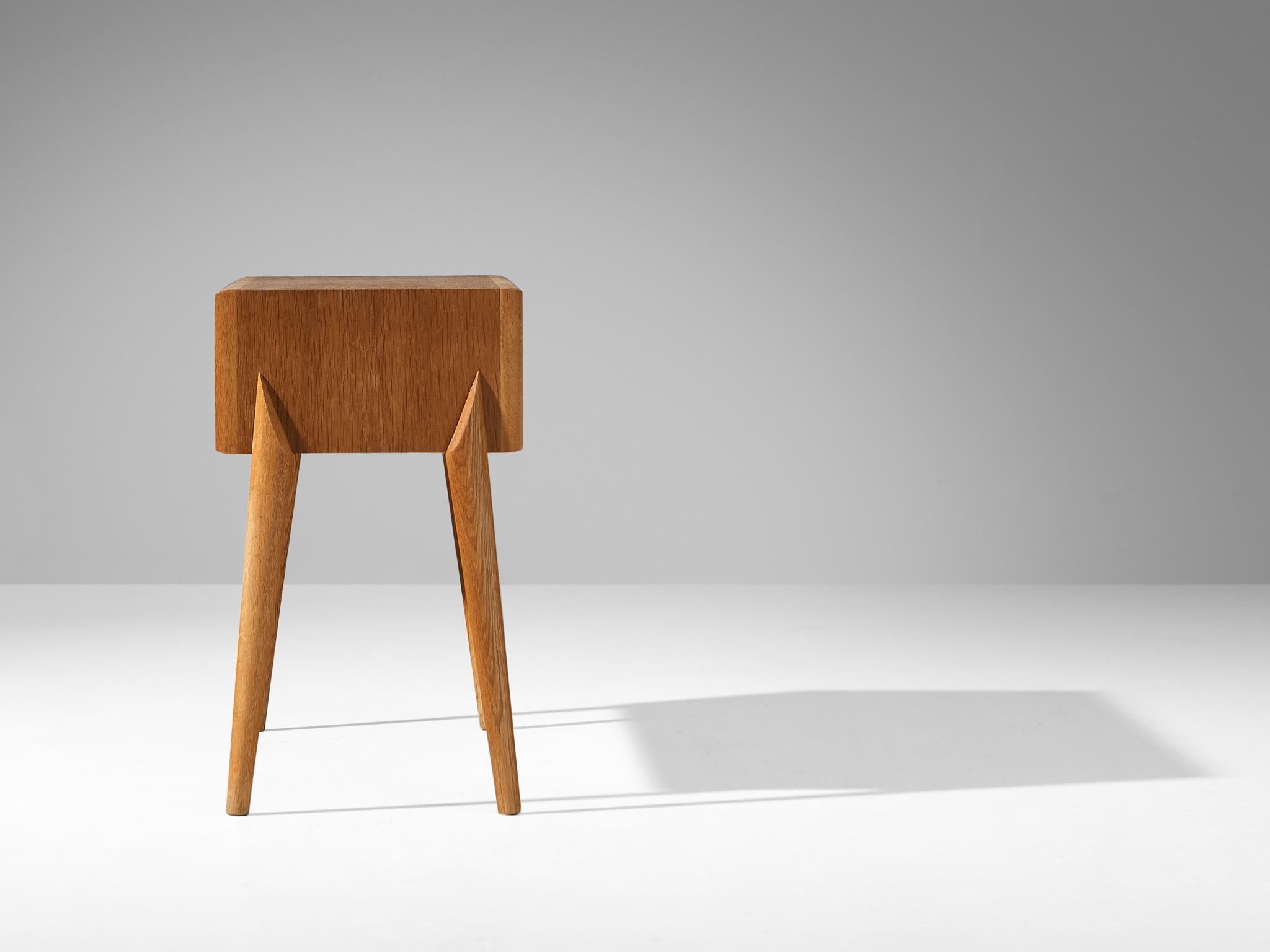 Suédois Rimbert Sandholt pour Ateljé Glas & Trä Table de chevet ou armoire en Oak en vente