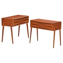 Rimbert Sandholt para Ateljé Glas & Trä Pareja de mesillas de noche de teca