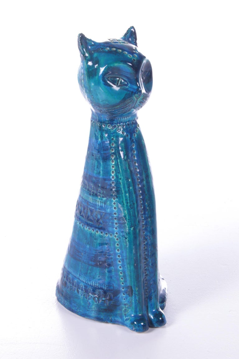 Rimini Blue cat made of ceramics by Aldo Londi,1960


This is a rare model, the cat is handmade.

Has no chips or damage. It is a nice piece made by Bitossi, Italy.

It is a design by Aldo Londi, nice design. He also made many different