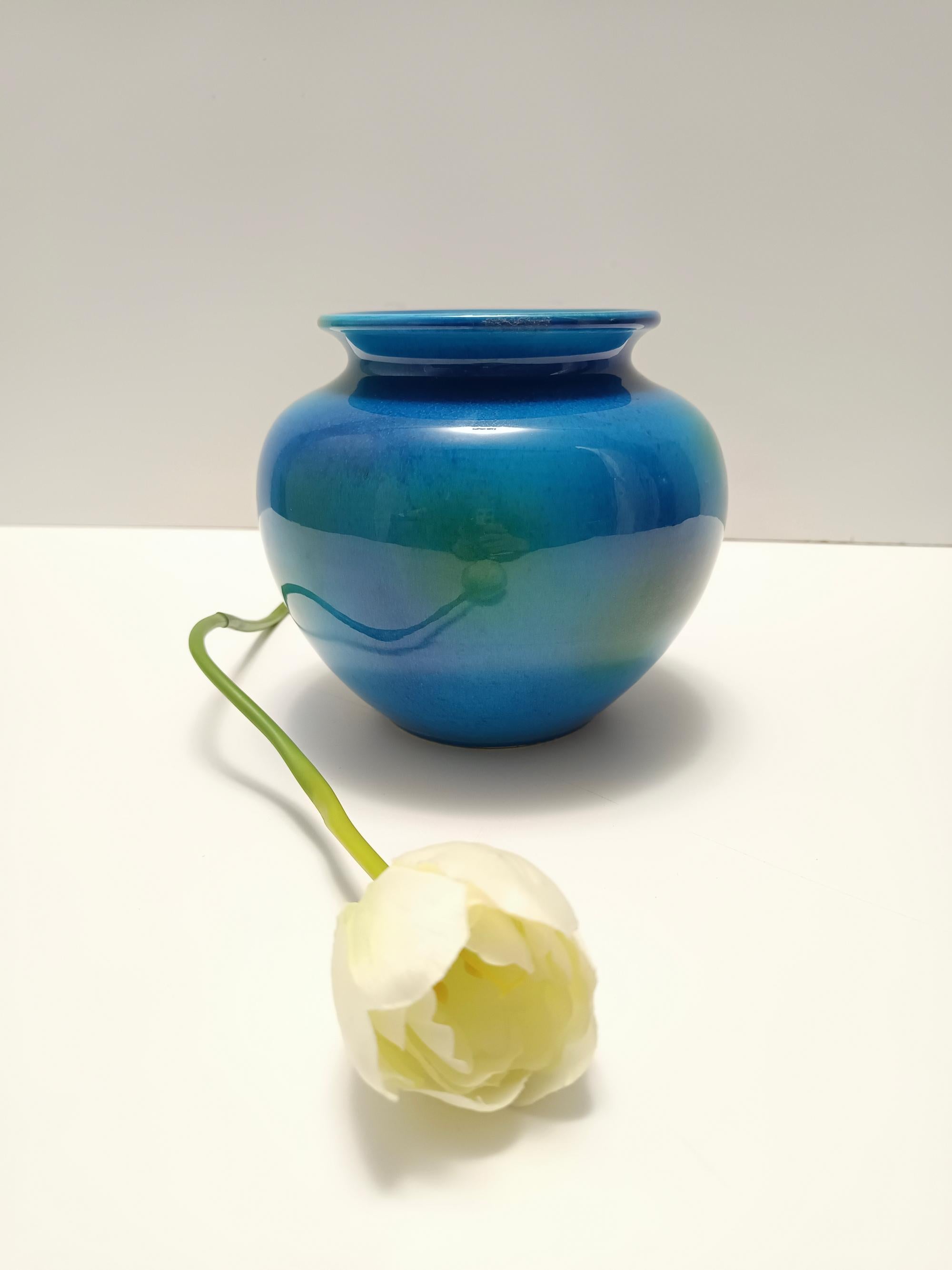 Rimini Blue Ceramic Vase by Aldo Londi for Bitossi and Italica Ars, Italy 1970s In Excellent Condition For Sale In Bresso, Lombardy