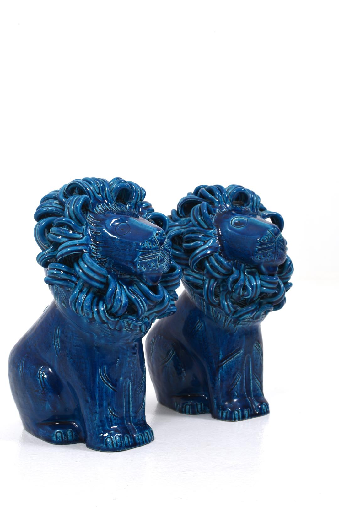 Two lions by the Italian designer Aldo Londi for Bitossi from the 1960s.
The lion has a beautiful rimini blue color and very beautiful details. Sold as a pair.