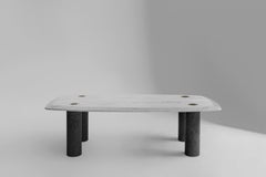 RIMINI Skulpturaler Couchtisch aus Marmor und Vulkangestein von Iván Guerrero