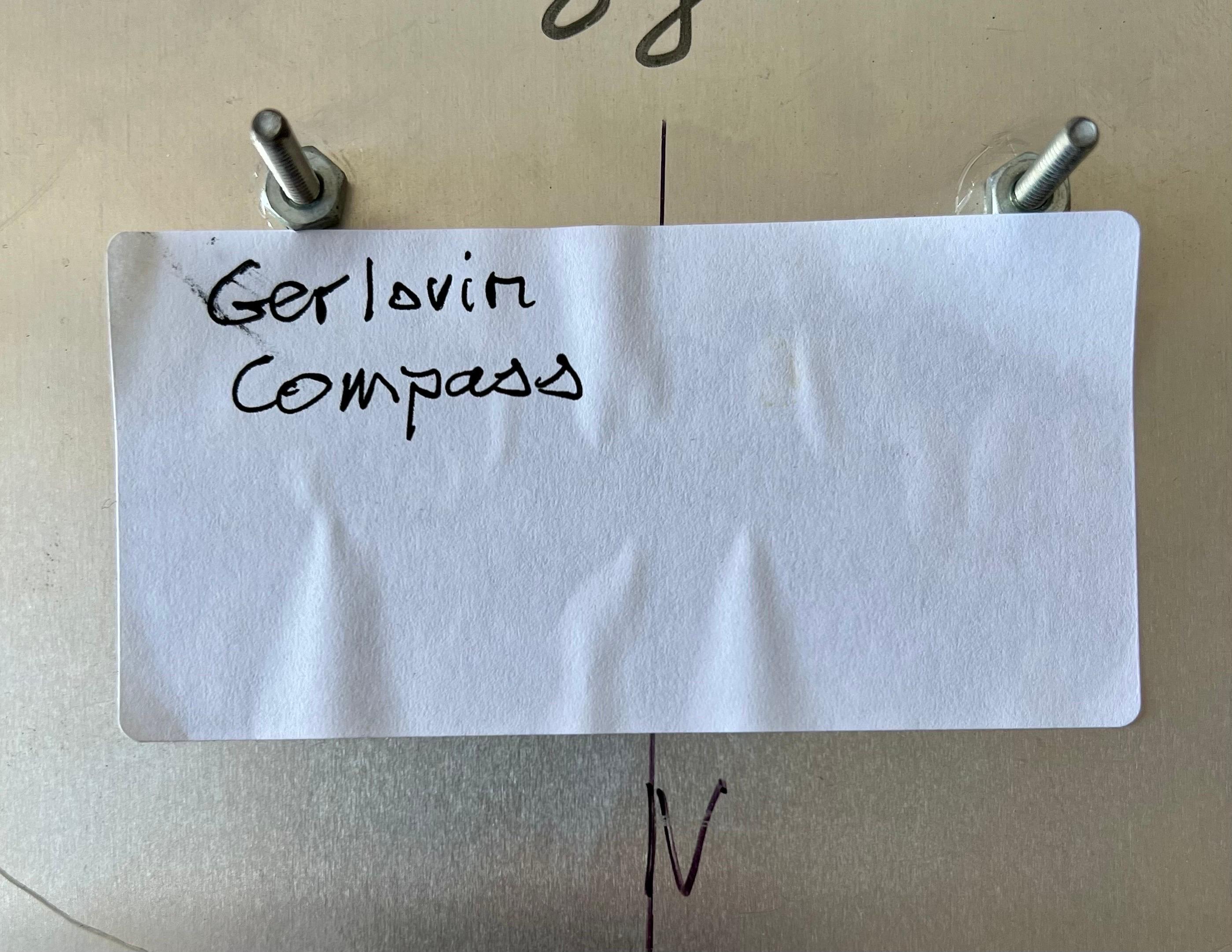 Russische Samizdat-Kunst Konzeptueller Kompass Skulptur Assemblage Gerlovin, Gerlovina (Grau), Abstract Sculpture, von Rimma Gerlovina & Valeriy Gerlovin