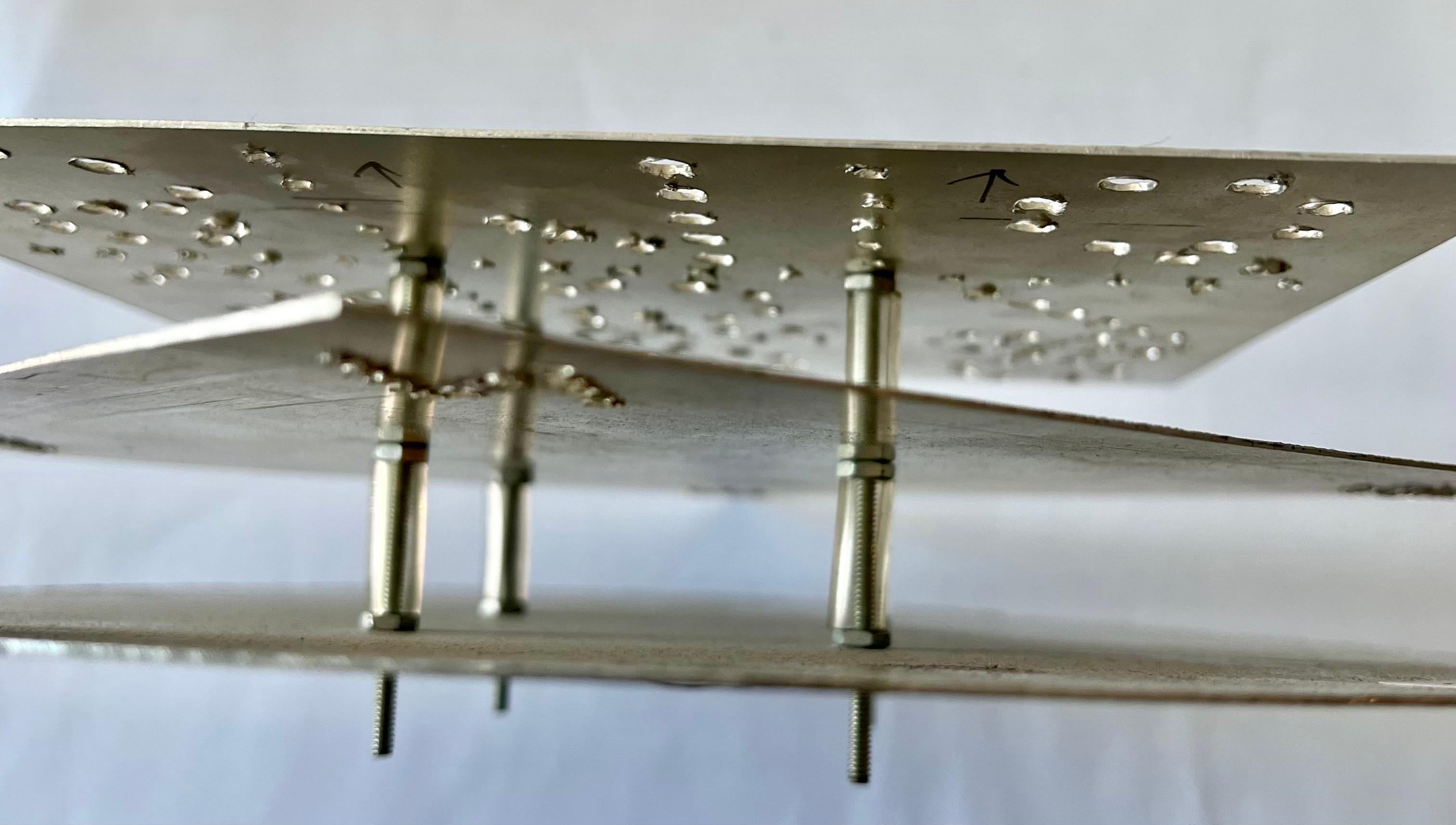 
Rimma Gerlovina und Valeriy Gerlovin
Kompass, 1988
Aluminiumskulptur, Mischtechnik und C-Print Fotokonstruktion, C-Print, Filzschreiber
12,5 h × 12,5w × 4 d in (30 × 30 × 6 cm)

Rimma Gerlovina und Valeriy Gerlovin waren Gründungsmitglieder der