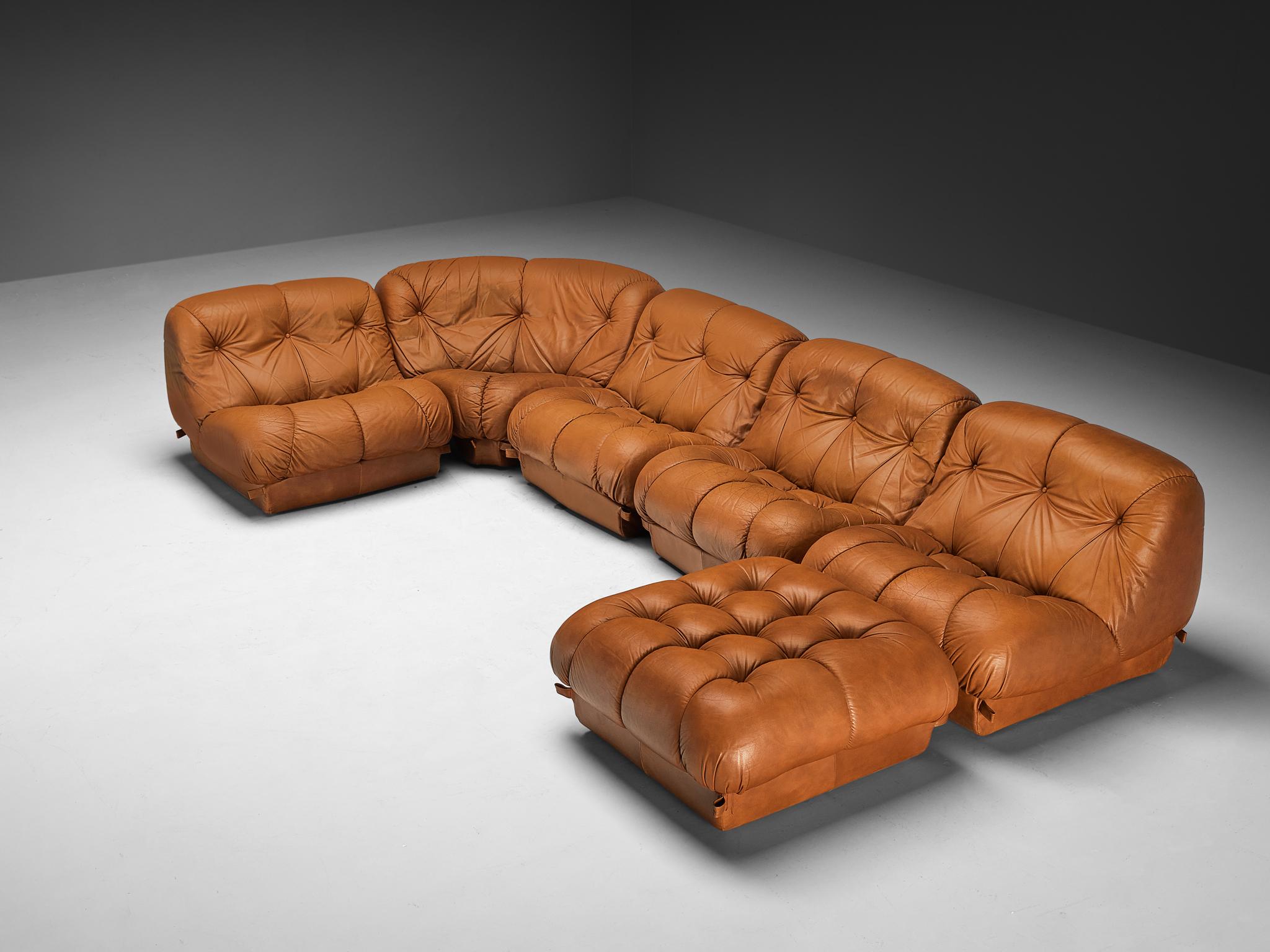 Rimo Maturi for Mimo Padova, sofa, model ´Nuvolone´, leather, Italy, 1970s

Stunning modular sofa by Italian designer Rimo Maturii for manufacturer Mimo Padova. The 'Nuvulone', meaning 'cloud' in Italian, sofa consists out of four seating elements,