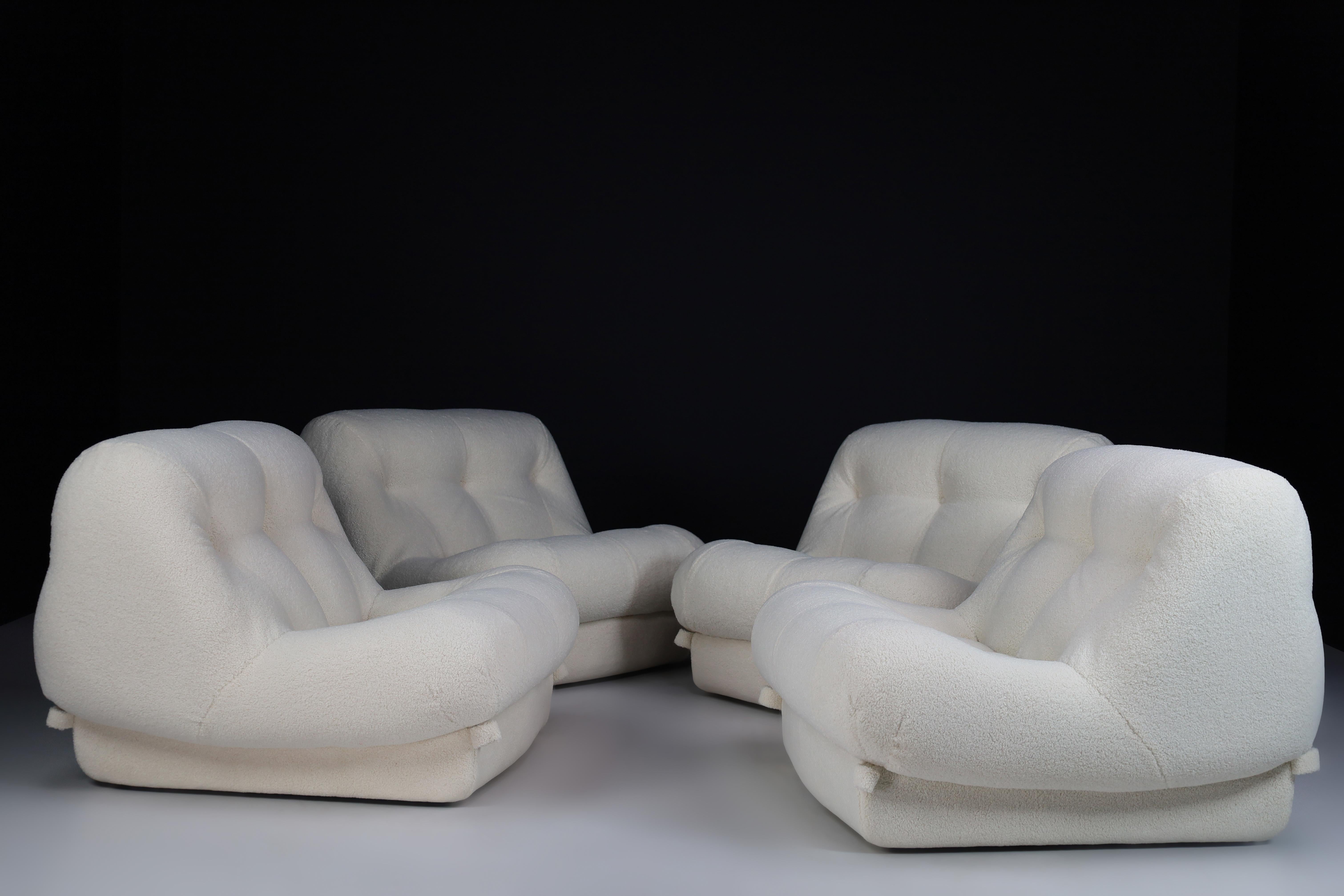 Rimo Maturi for Mimo Padova Teddy Lounge chairs-sofa, Italy 1970s

Oversized modular sofa/lounge chairs by Italian designer Rimo Maturi for manufacturer Mimo Padova. The ''Nuvulone'', meaning ''cloud'' in Italian, consists of four seating pieces,