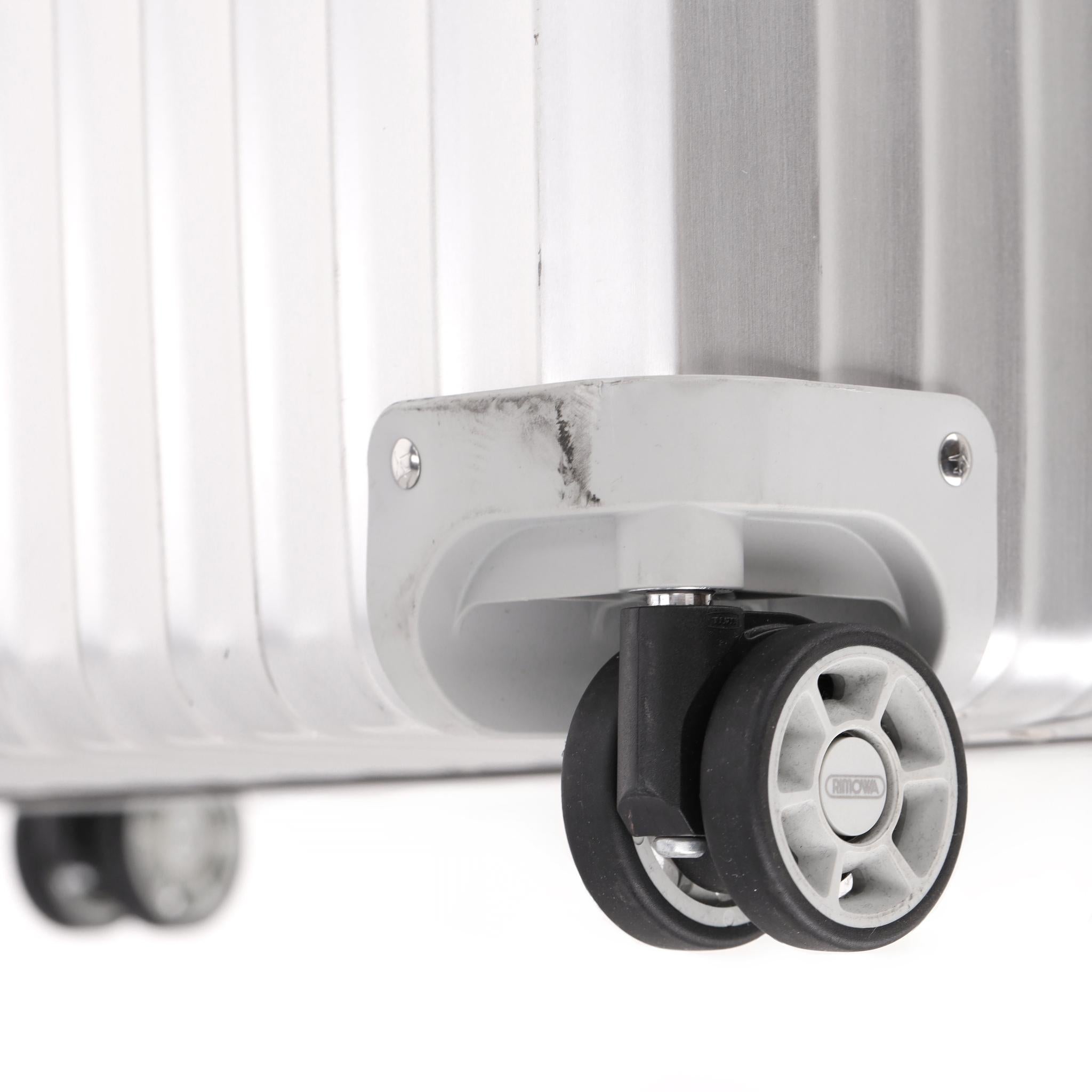 Rimowa Classic Check-In M Valigia in alluminio in vendita 11
