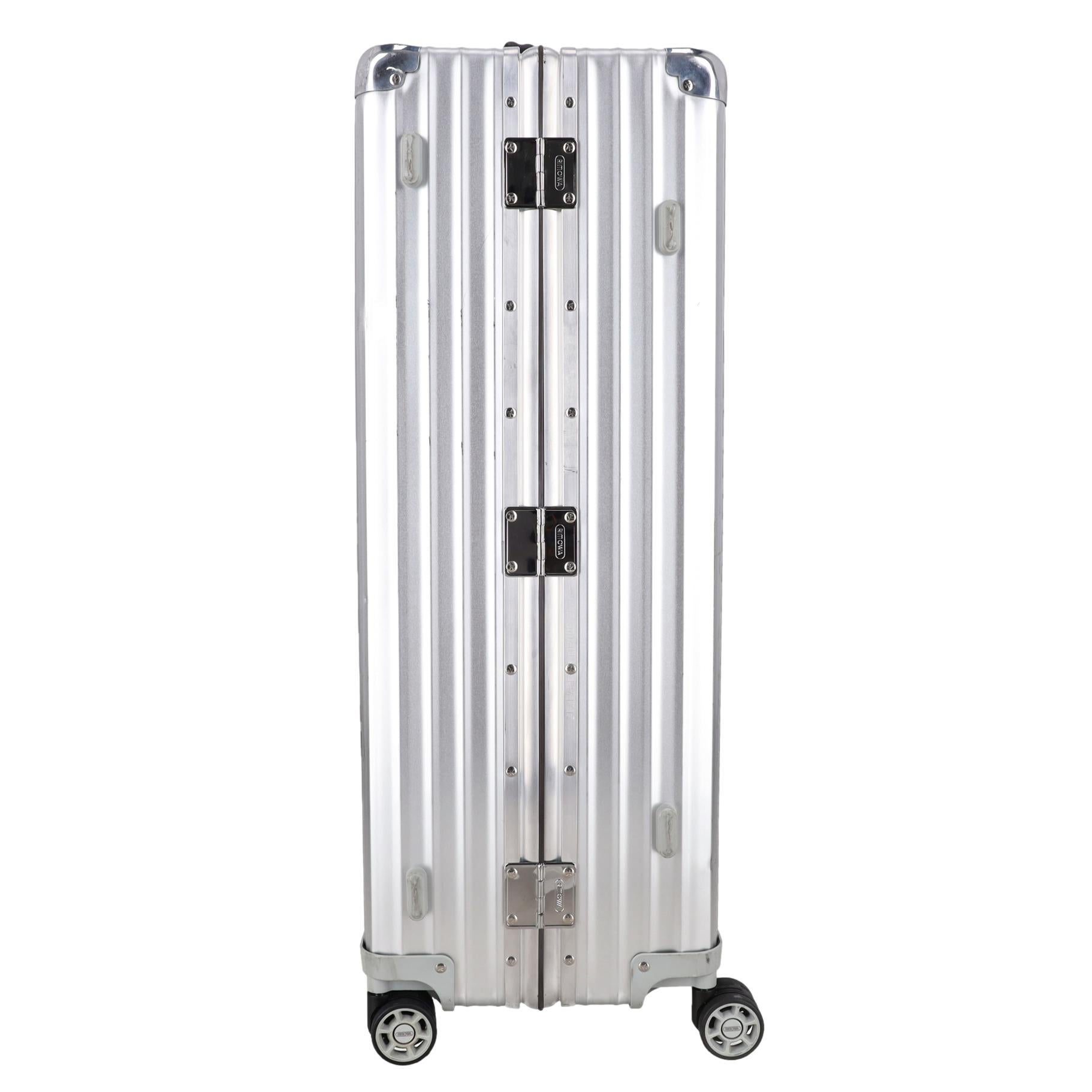 Grigio Rimowa Classic Check-In M Valigia in alluminio in vendita
