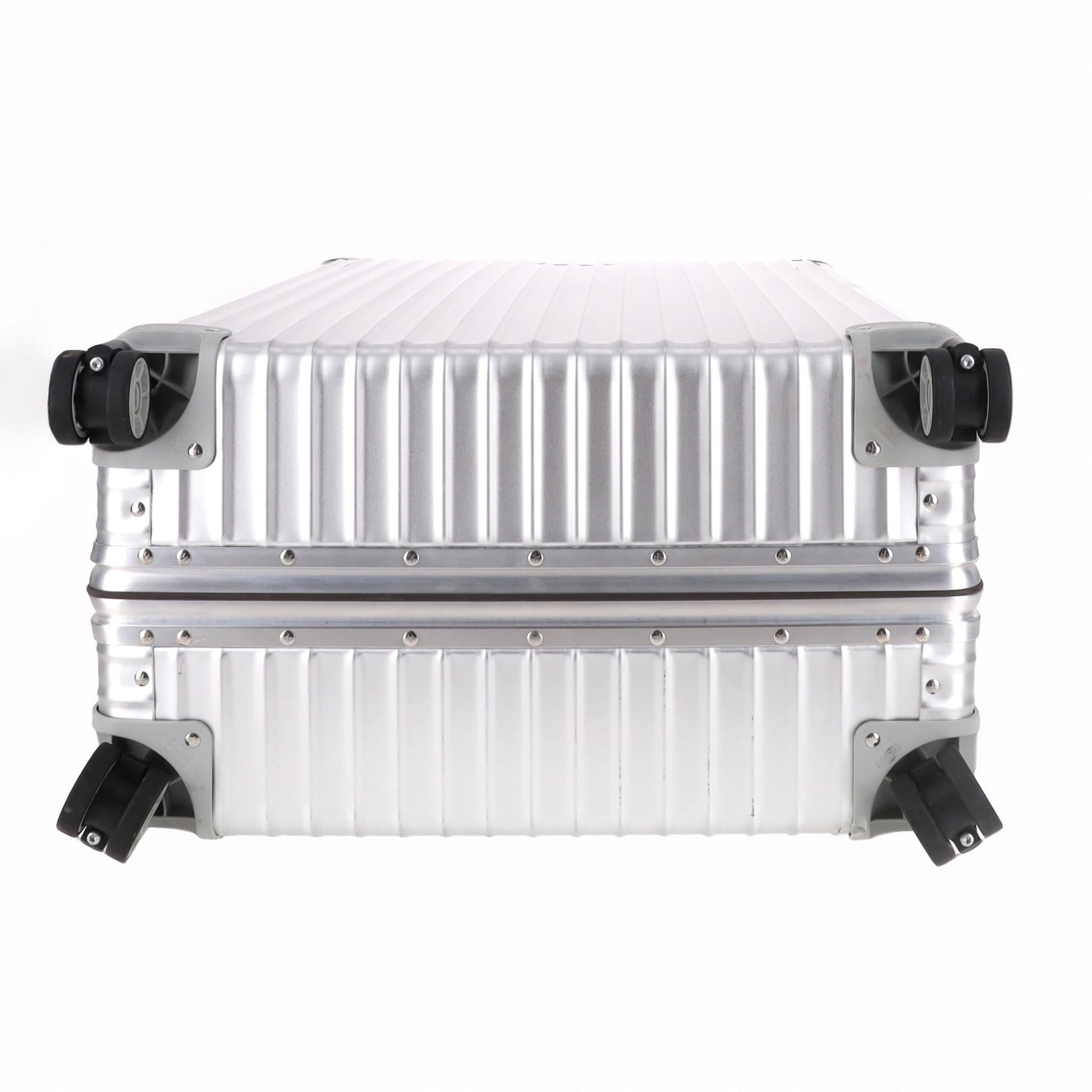 Rimowa Classic Check-In M Valigia in alluminio in vendita 1