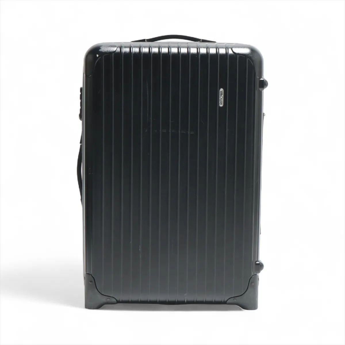 Die Rimowa Salsa Tragetasche in Schwarz ist ein schlankes und strapazierfähiges Reiseutensil, bei dem sowohl Stil als auch Funktionalität im Vordergrund stehen. Er ist aus leichtem und dennoch widerstandsfähigem Polycarbonat gefertigt und verfügt