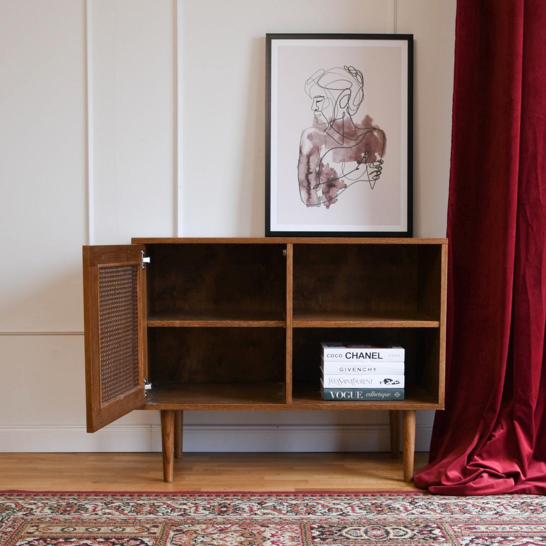 Armoire moyenne Rina par Pastform
Dimensions : D 40 x L 100 x H 85 cm.
MATERIAL : Bois teinté et verni.

Disponible en différentes couleurs de bois : Whisky, Rhum, BPA, Nobel, Brandy, Schwarz et Natura. Disponible en trois largeurs différentes :