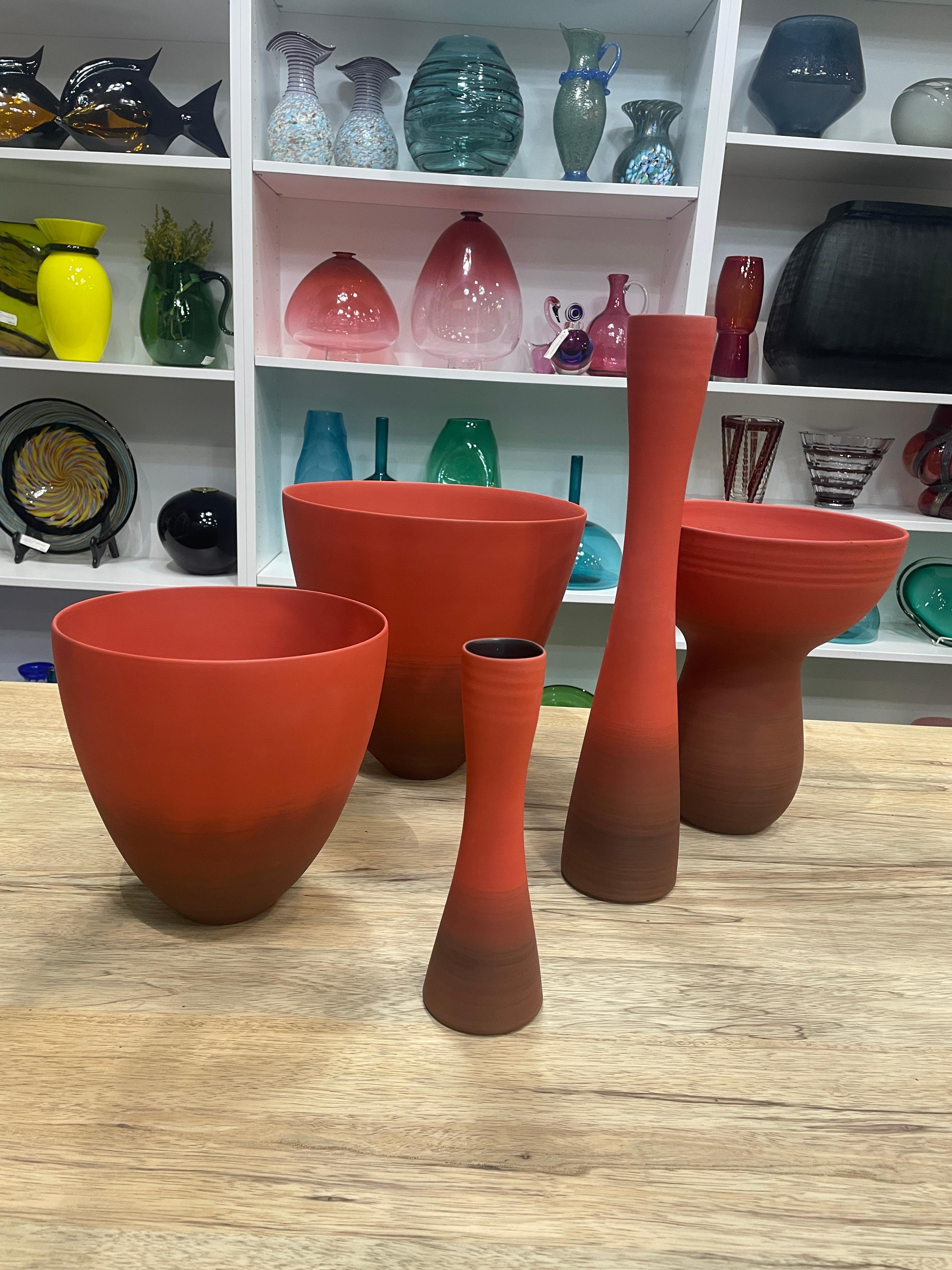 Ceramica Vaso Bouquet di Rina Menardi con smalto Ombre Poppy in vendita