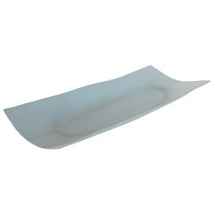 Bandeja rectangular ondulada de cerámica verde hecha a mano Rina Menardi