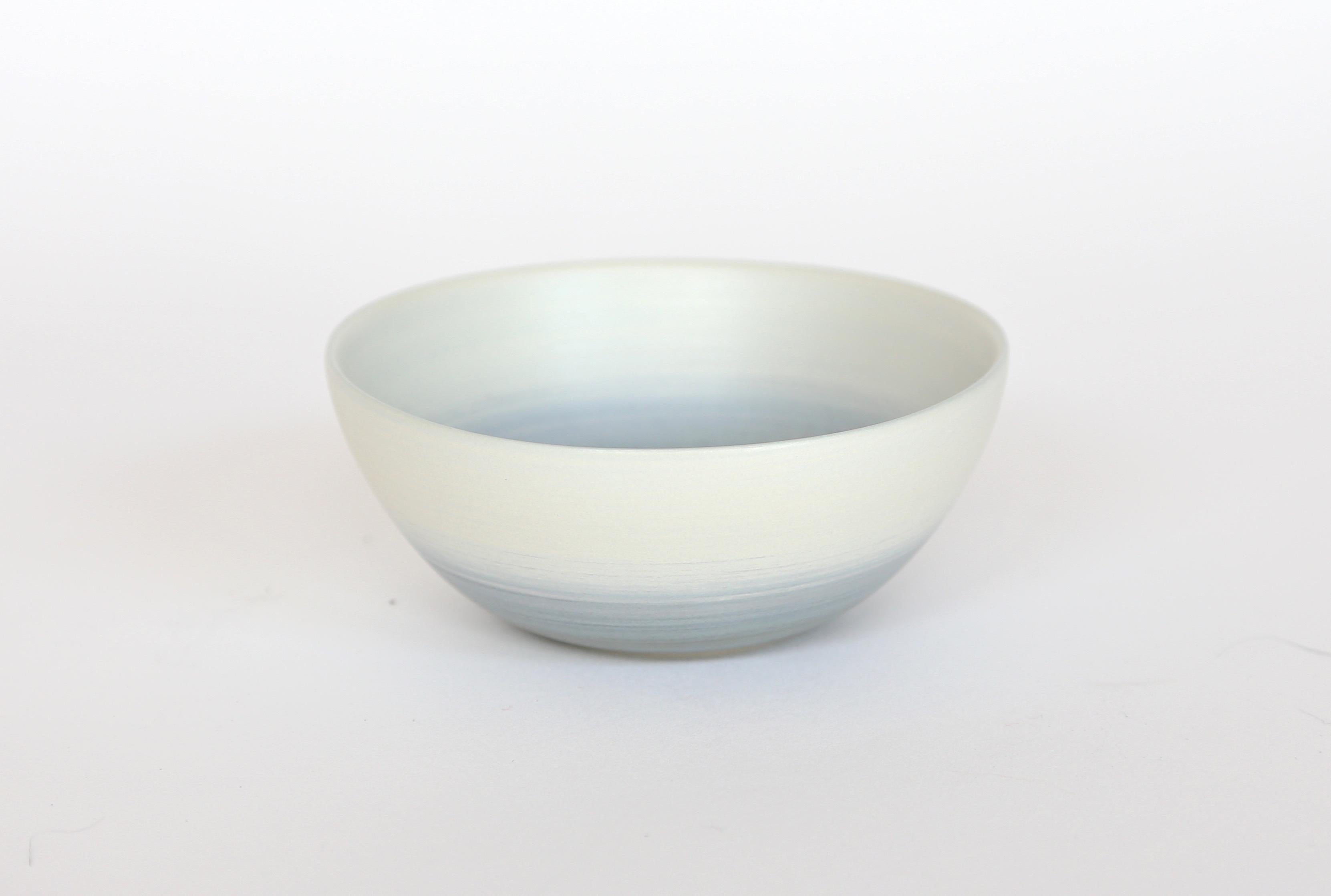 Rina Menardi Handmade Ceramic Small Shell Bowl In New Condition For Sale In Los Angeles, CA