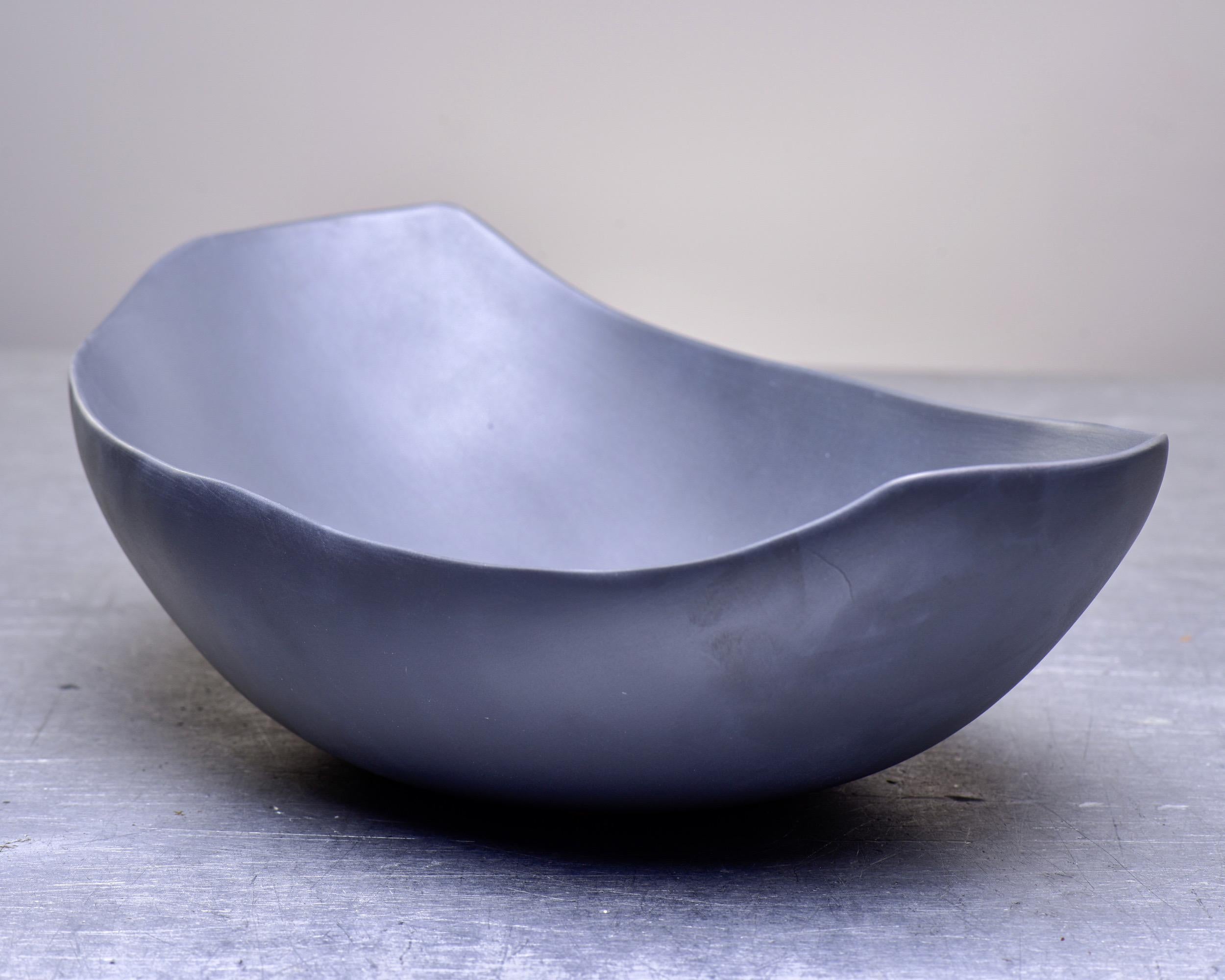 Ceramic Rina Menardi Italian Art Pottery Center Bowl in Graphite Glaze