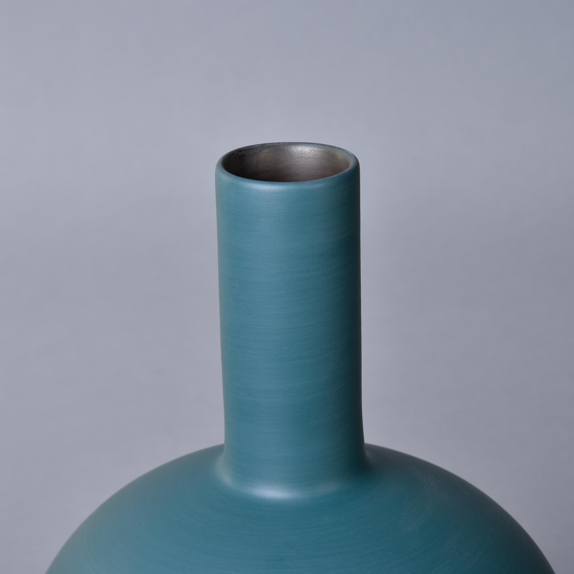 Rina Menardi Royal King Vase in Mint For Sale 2