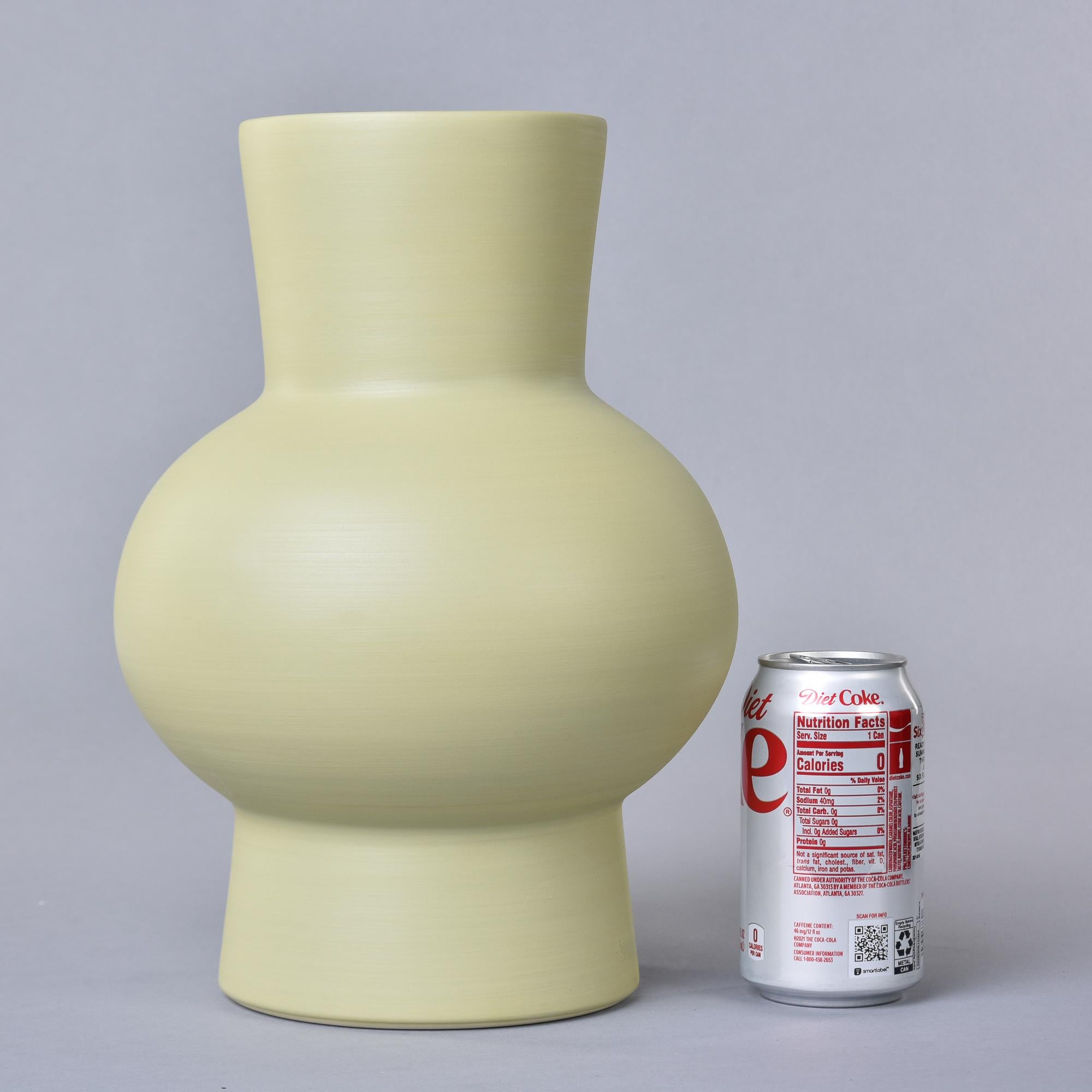 Mid-Century moderno Vaso Rina Menardi Royal Princess in Pistacchio chiaro in vendita