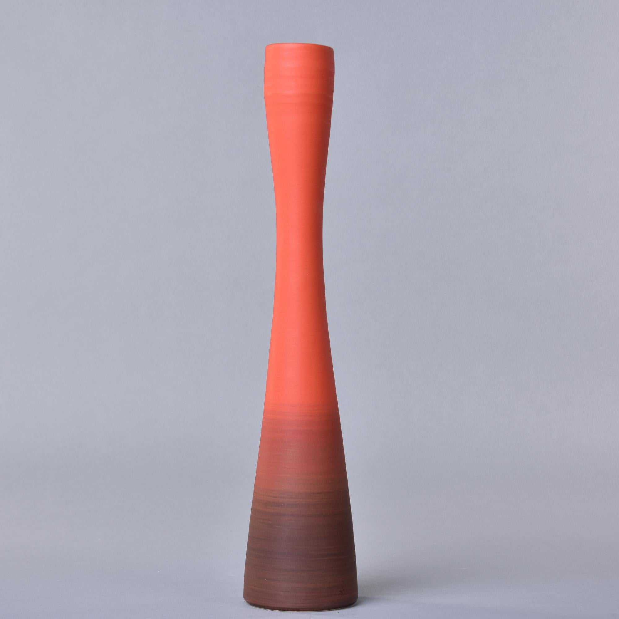italien Grand vase canne à flûte Rina Menardi en glaçure coquelicot en vente