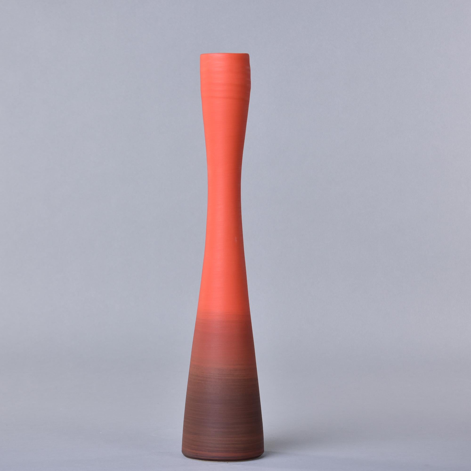 XXIe siècle et contemporain Grand vase canne à flûte Rina Menardi en glaçure coquelicot en vente