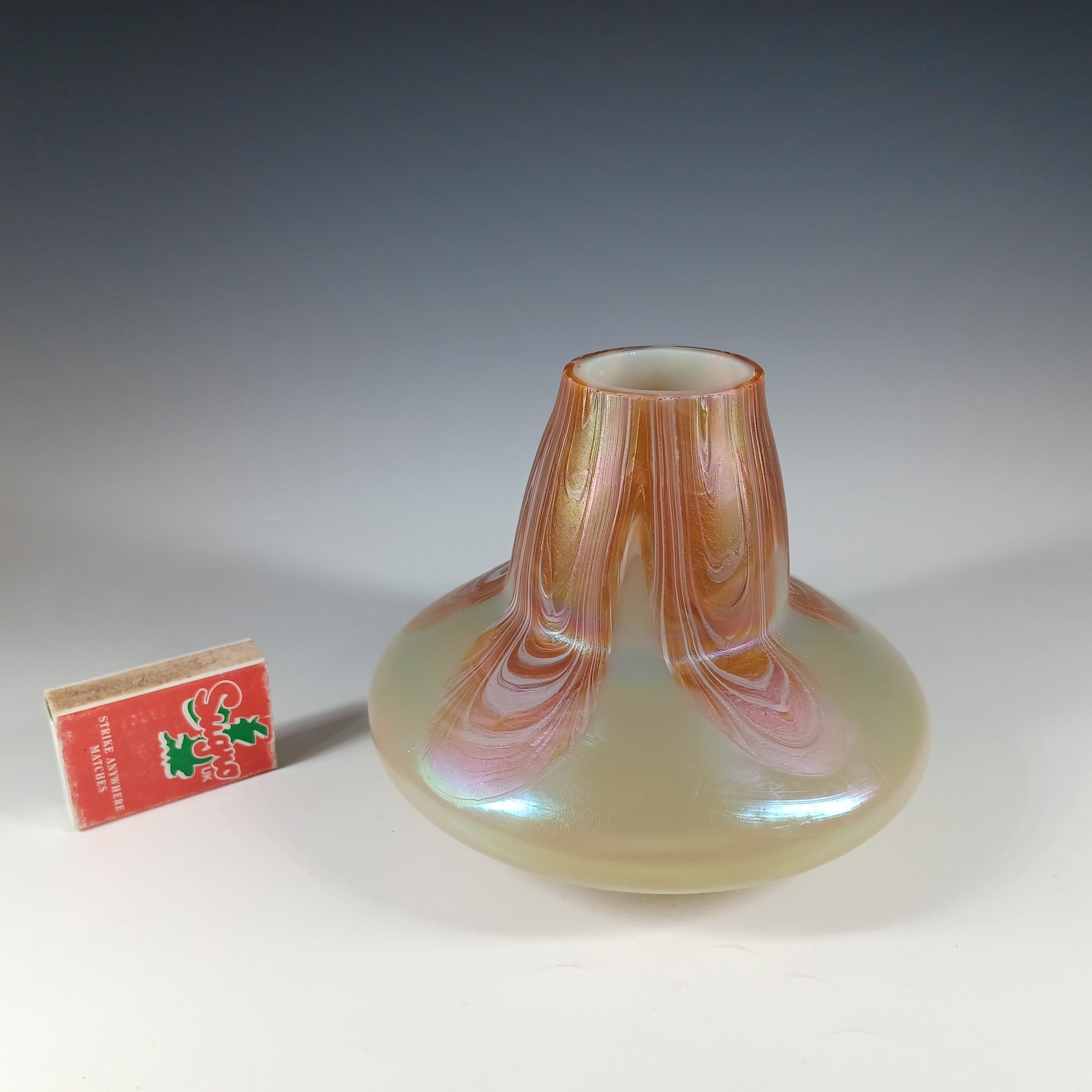 Jarrón Rindskopf Art Nouveau de vidrio verde uranio con pluma tirada en venta 4