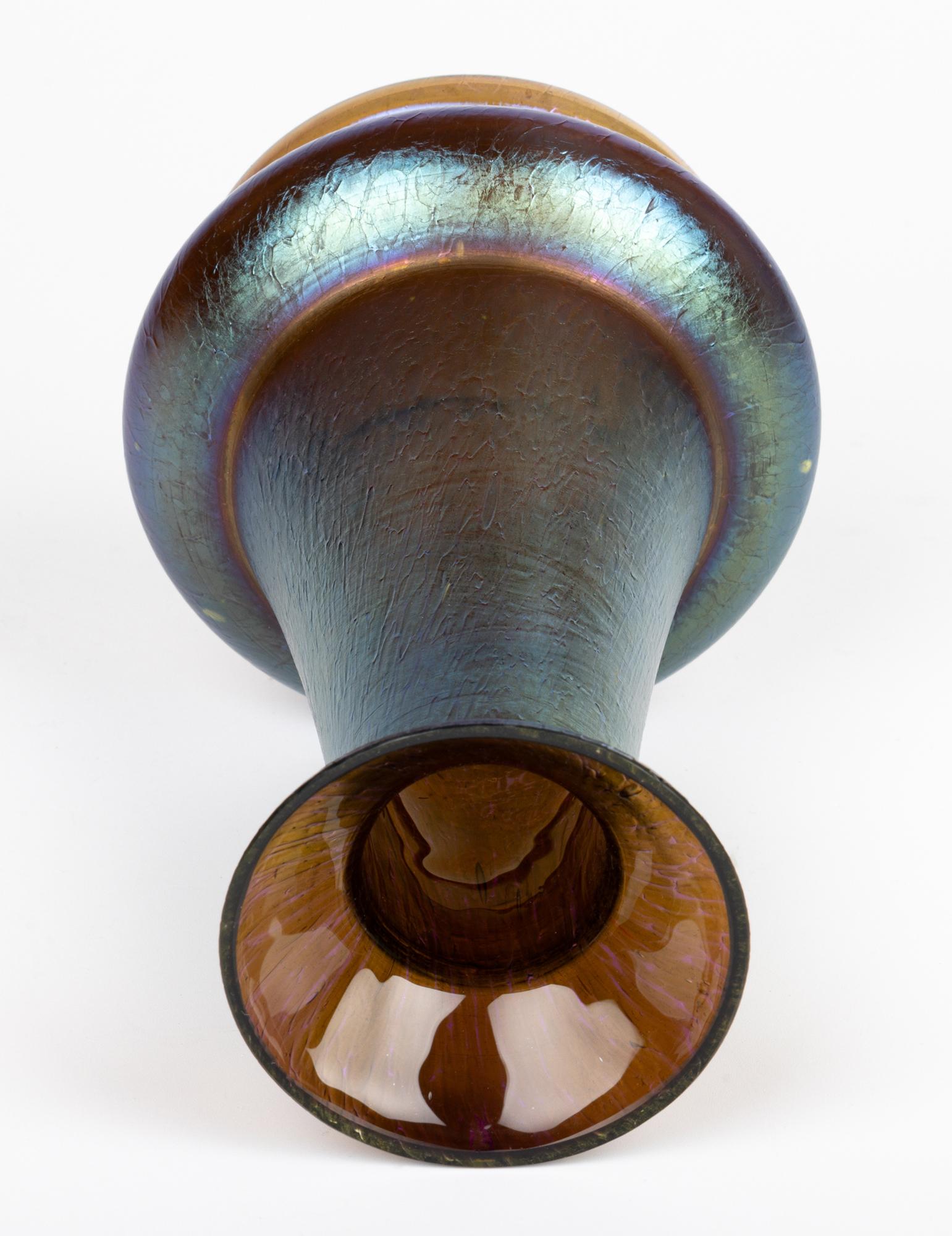 Jarrón de cristal Art Nouveau iridiscente de Bohemia Rindskopf en venta 7