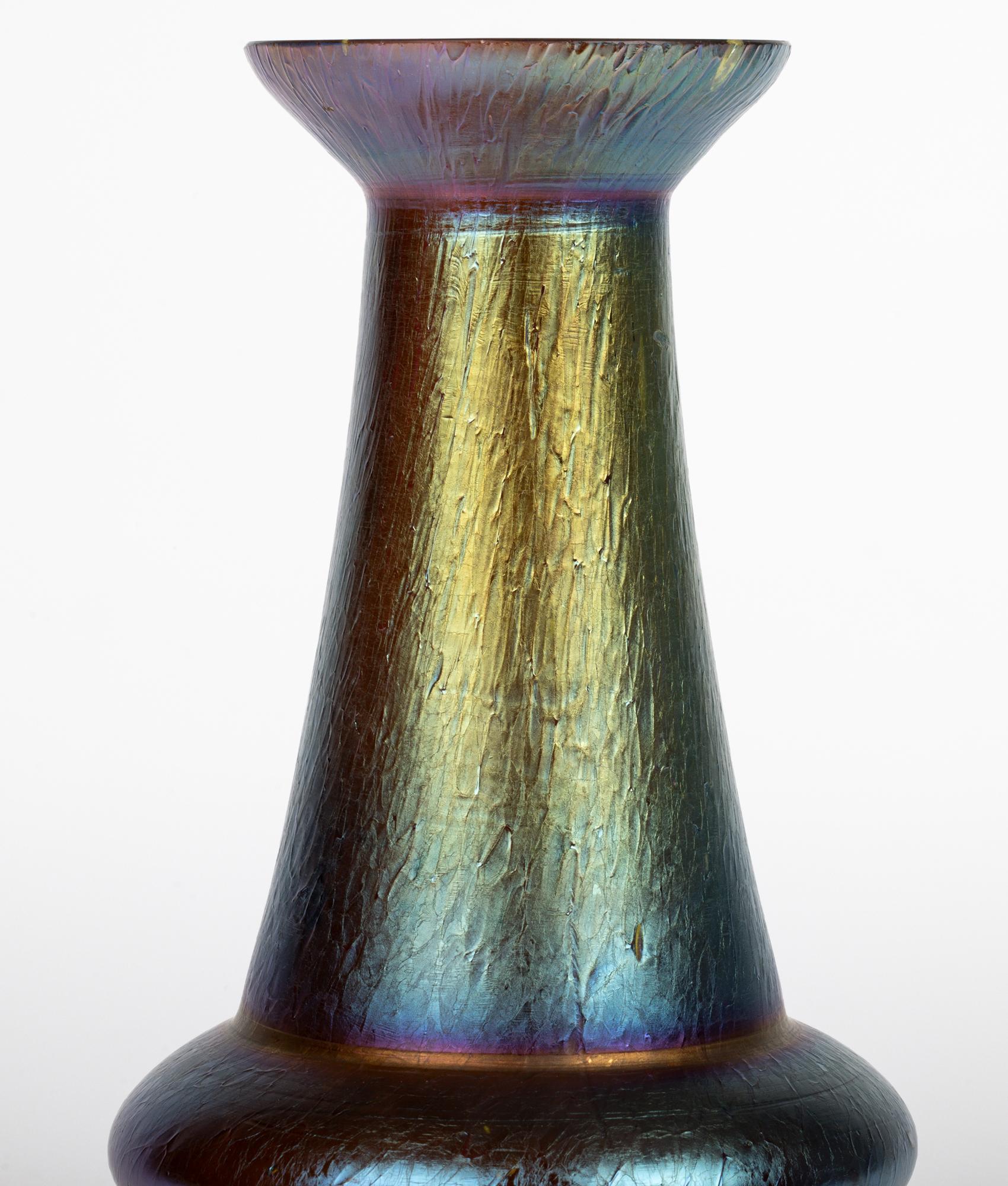 Jarrón de cristal Art Nouveau iridiscente de Bohemia Rindskopf en venta 10