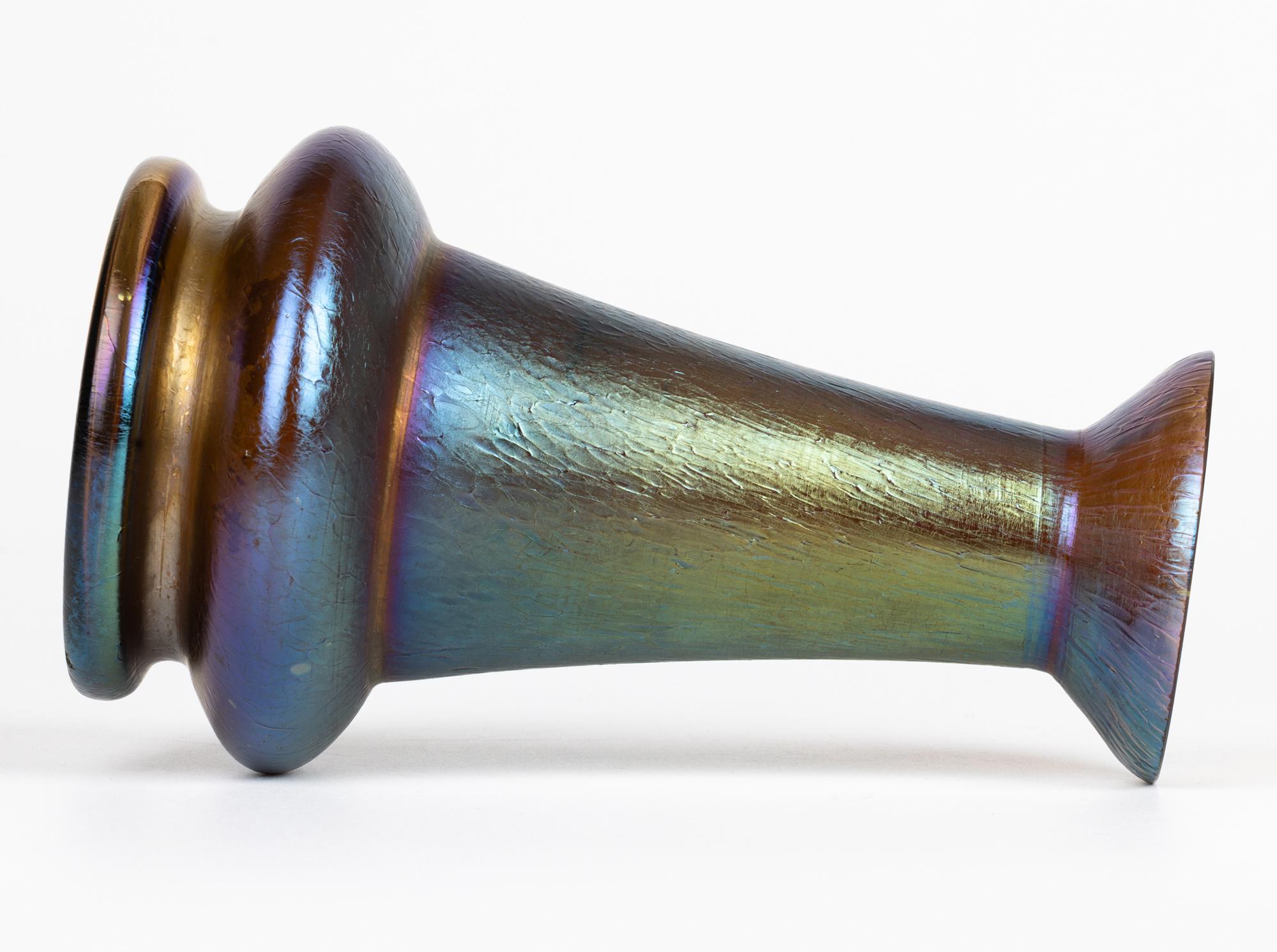Jarrón de cristal Art Nouveau iridiscente de Bohemia Rindskopf en venta 2