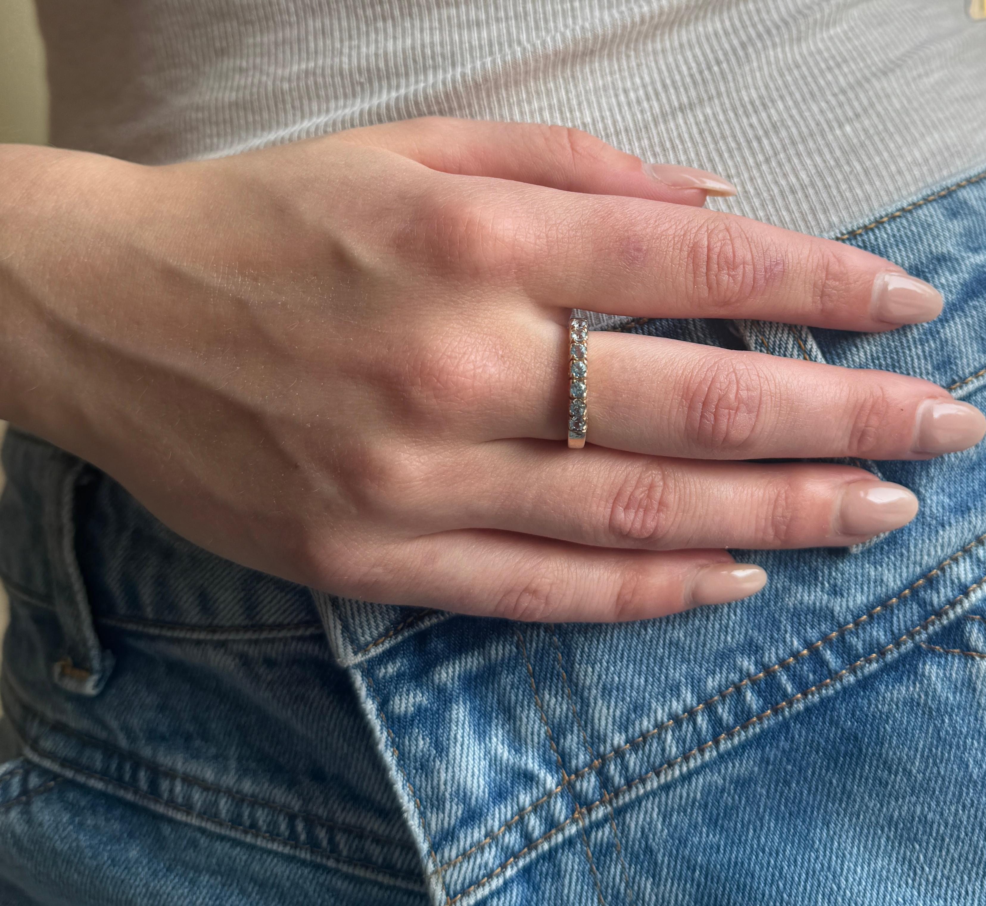 Round Cut Ring 14 carat yellow gold with 7 round cut aquamarines