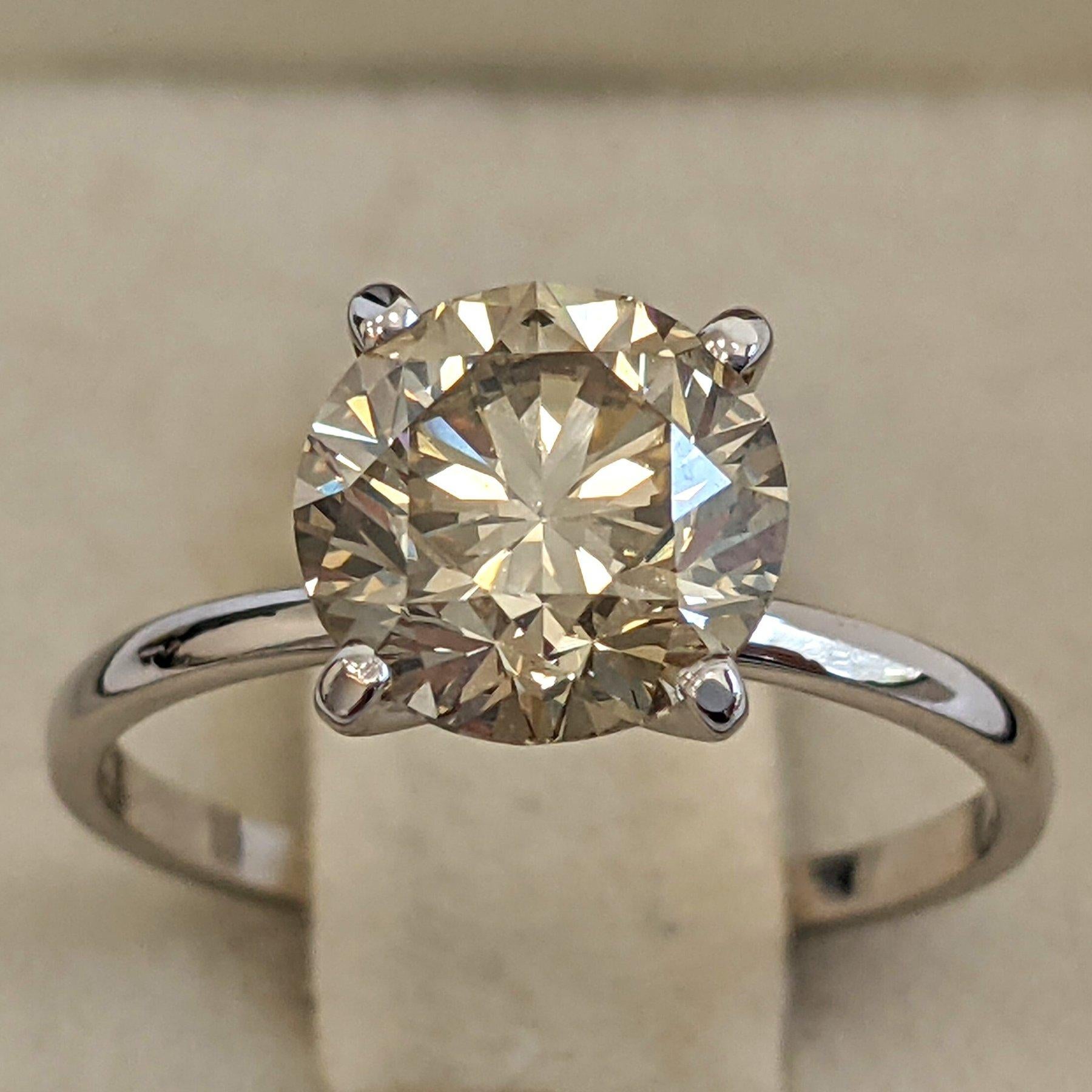 Ring - 14 kt. Weißgold - 2,14ct. tw. Diamant (natürlich gefärbt) - IGI (Rundschliff) im Angebot