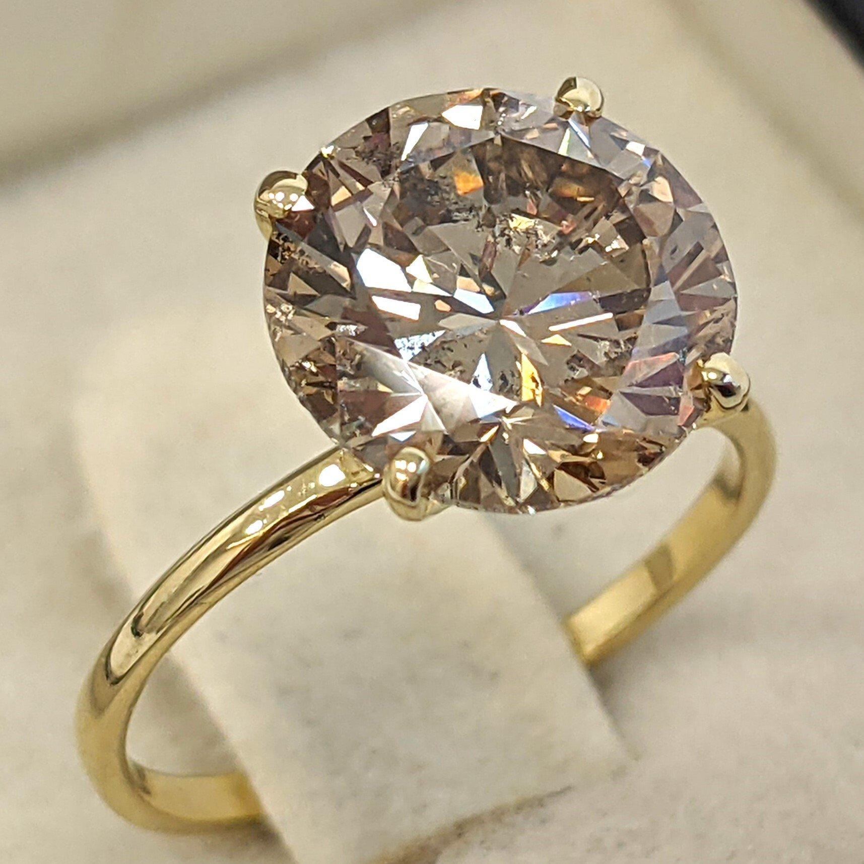 Ring - 14 kt. Gelbgold - 4,01ct. tw. Diamant (natürlich gefärbt) - IGI im Zustand „Neu“ im Angebot in Ramat Gan, IL