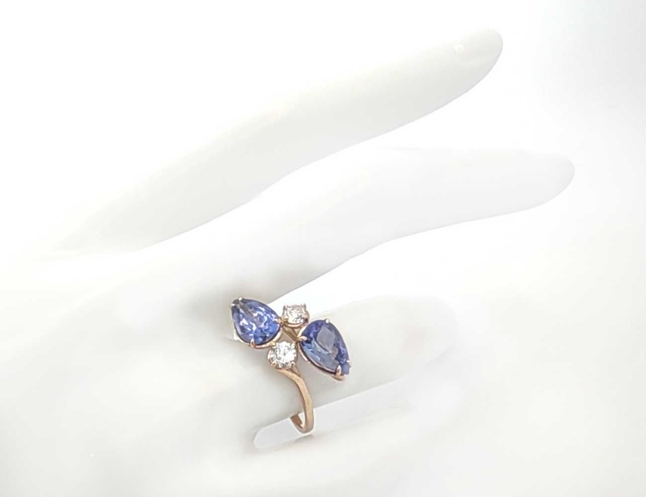 Genuine 1.46 Carat Tanzanite and Diamonds-Certified Cocktail Ring for woman For Sale 8
