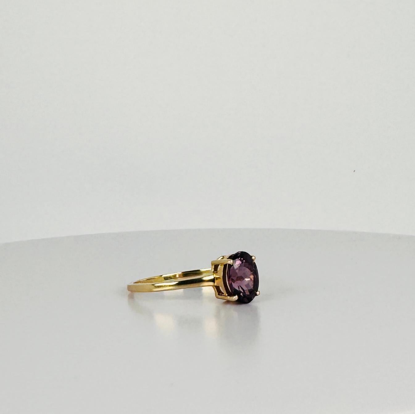 Oval Cut Ring 14K gold with Spinel Mahenge 1.30 carat natural stone For Sale