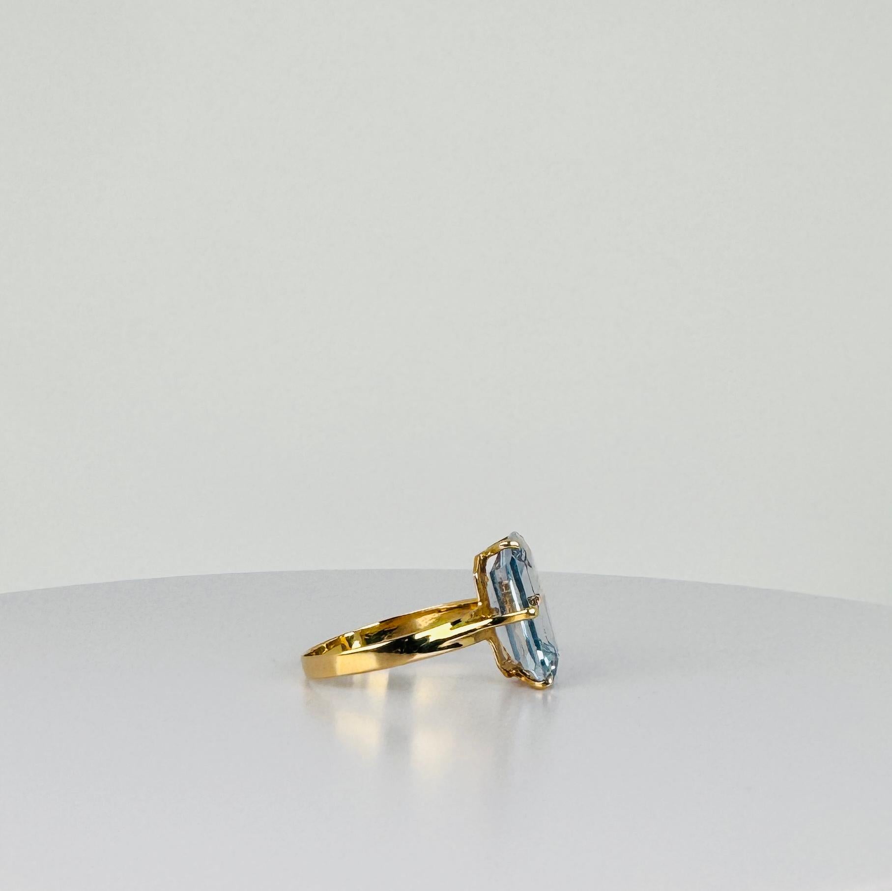Bague en or jaune 14k avec topaze bleue taille émeraude 2 carats en vente 3