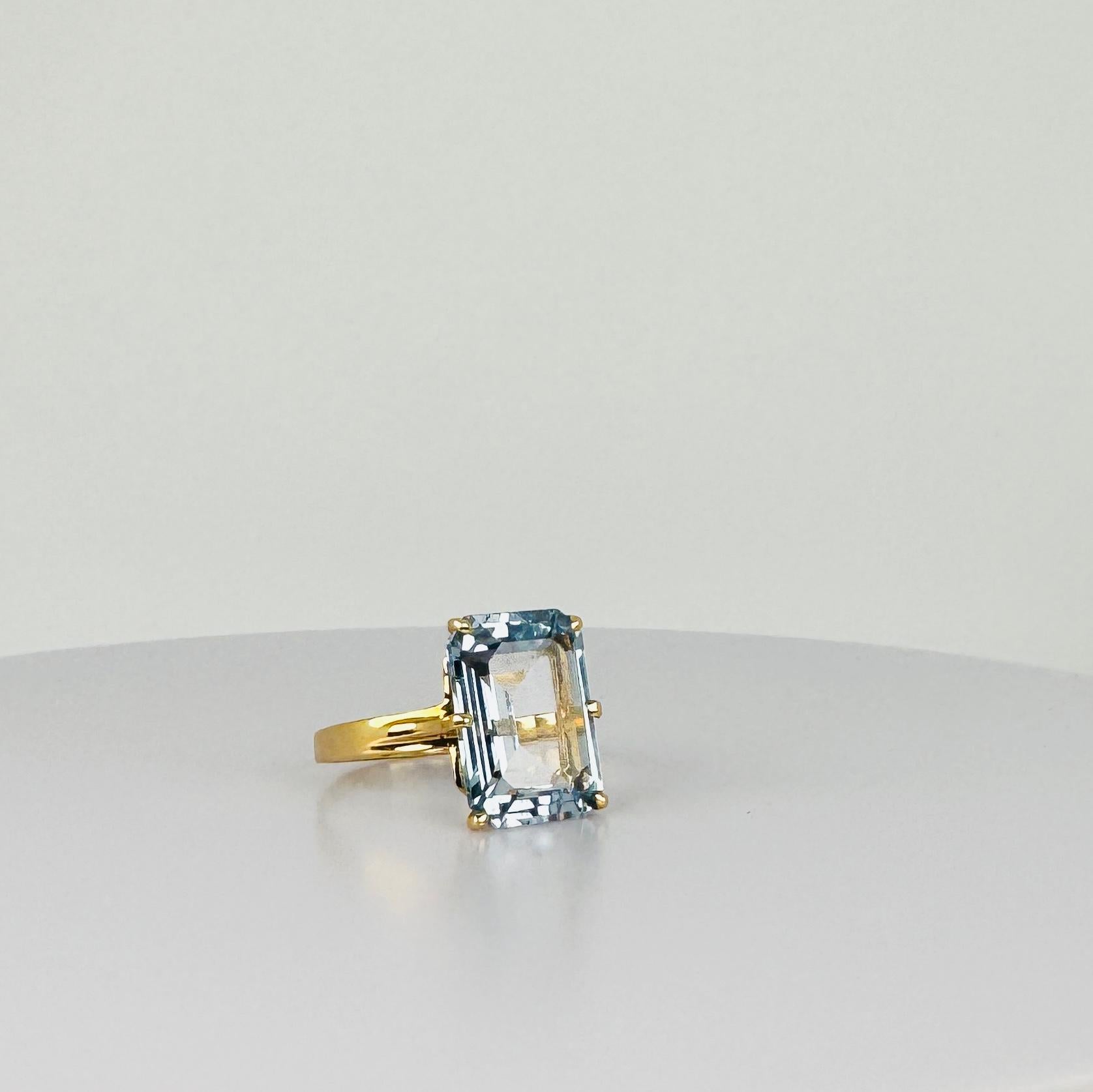 Bague en or jaune 14k avec topaze bleue taille émeraude 2 carats en vente 4