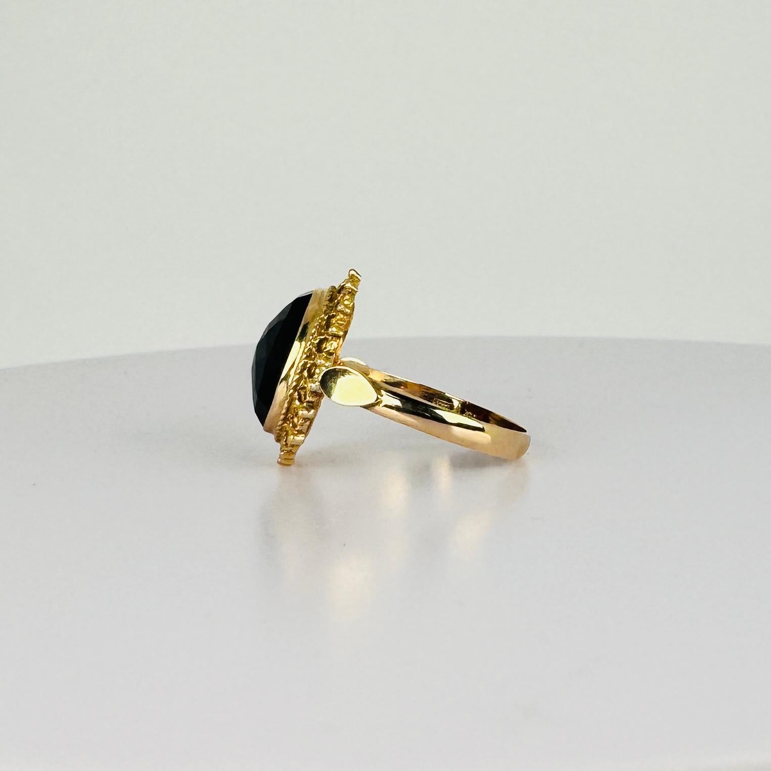 Women's Ring 14k Yellow Gold with Oval Facetted Garnet of 2.5 carat For Sale