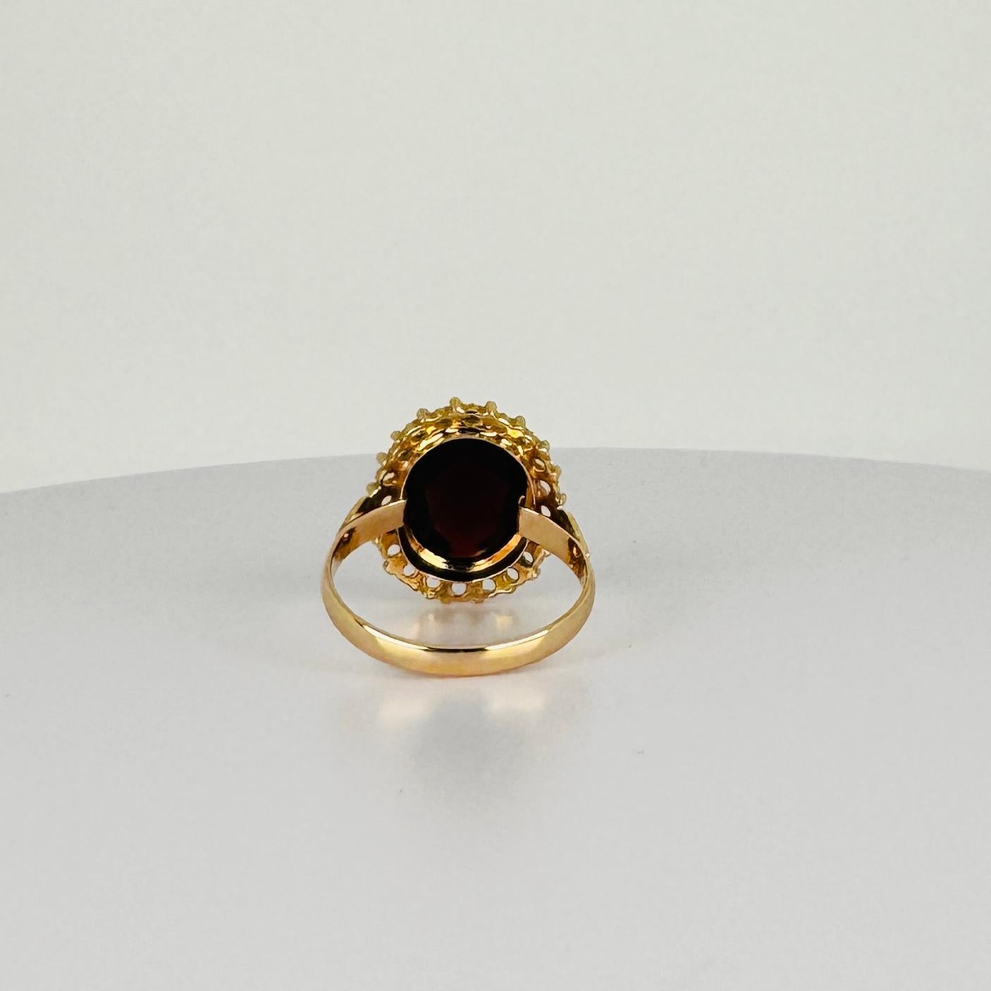 Ring 14k Yellow Gold with Oval Facetted Garnet of 2.5 carat For Sale 2