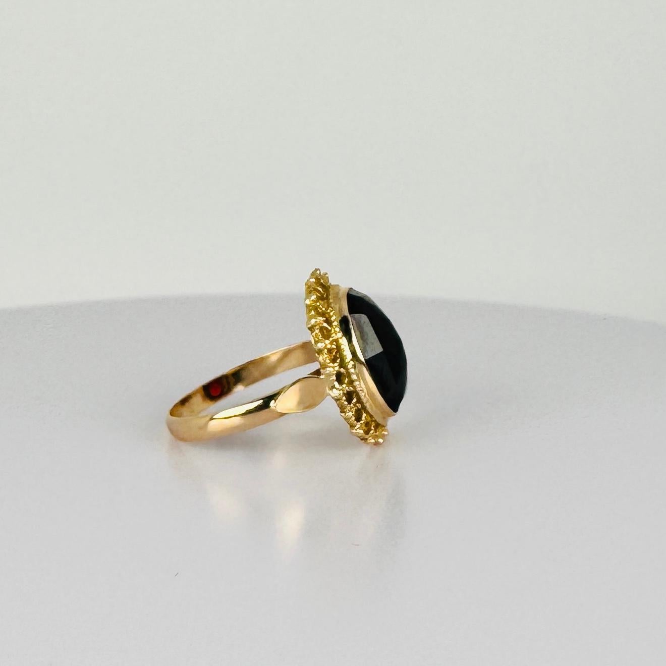 Ring 14k Yellow Gold with Oval Facetted Garnet of 2.5 carat For Sale 4